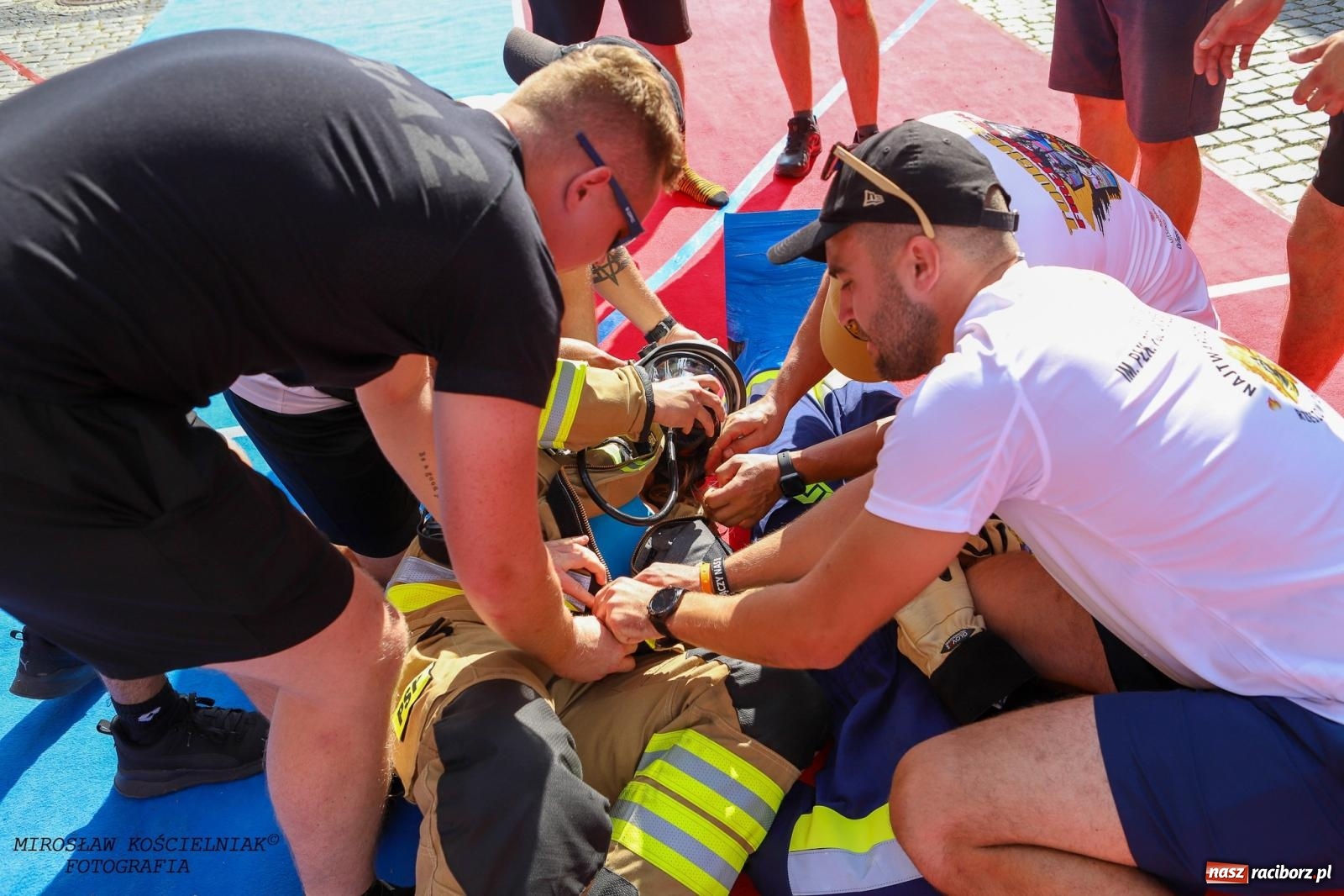 Zdjęcie w galerii na portalu naszraciborz.pl: Toughest Firefighter Racibórz 2024: Siła, wytrzymałość i duch strażackiej rywalizacji na placu Dominikańskim [FOTO i WIDEO] wiadomości z regionu