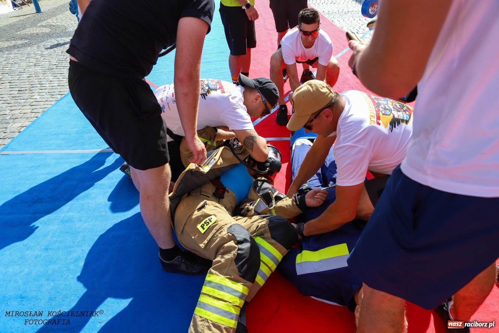 Zdjęcie w galerii na portalu naszraciborz.pl: Toughest Firefighter Racibórz 2024: Siła, wytrzymałość i duch strażackiej rywalizacji na placu Dominikańskim [FOTO i WIDEO] wiadomości z regionu