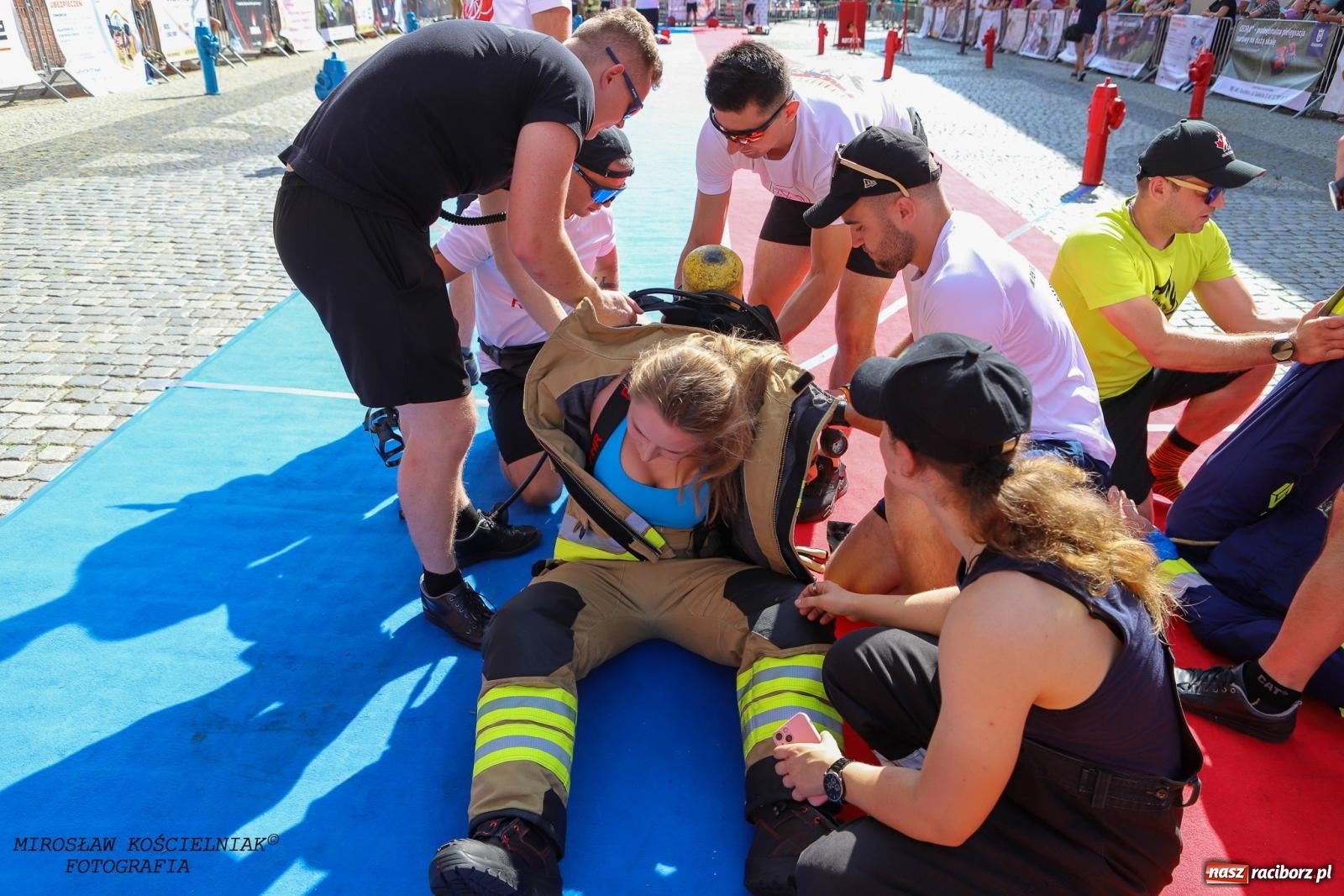 Zdjęcie w galerii na portalu naszraciborz.pl: Toughest Firefighter Racibórz 2024: Siła, wytrzymałość i duch strażackiej rywalizacji na placu Dominikańskim [FOTO i WIDEO] wiadomości z regionu
