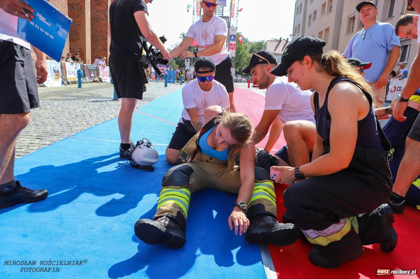 Zdjęcie w galerii na portalu naszraciborz.pl: Toughest Firefighter Racibórz 2024: Siła, wytrzymałość i duch strażackiej rywalizacji na placu Dominikańskim [FOTO i WIDEO] wiadomości z regionu
