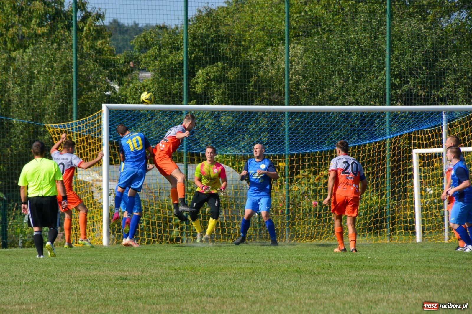 Zdjęcie w galerii na portalu naszraciborz.pl: B-klasowa egzekucja w Brzeziu [FOTO] wiadomości z regionu