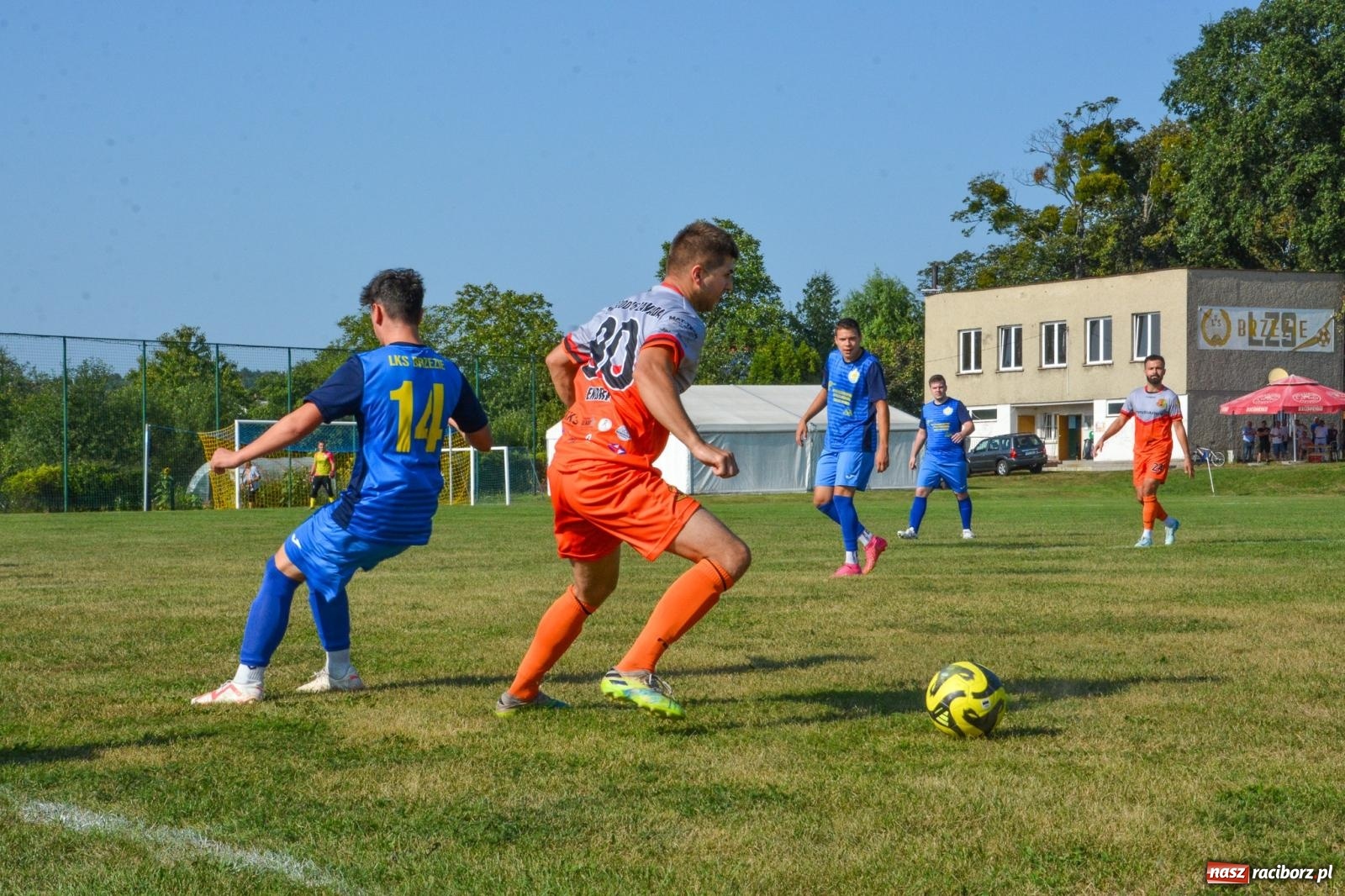 Zdjęcie w galerii na portalu naszraciborz.pl: B-klasowa egzekucja w Brzeziu [FOTO] wiadomości z regionu