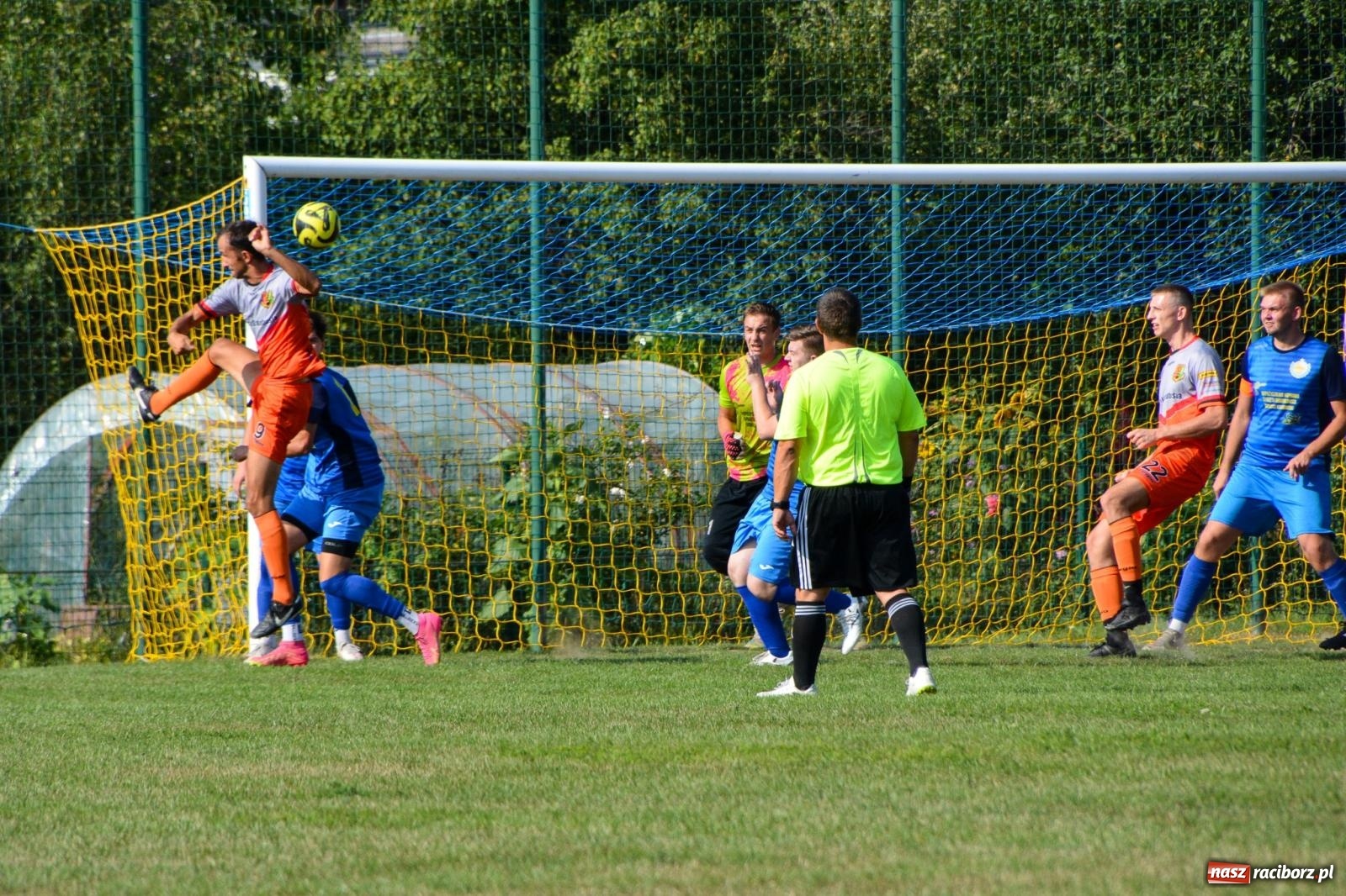 Zdjęcie w galerii na portalu naszraciborz.pl: B-klasowa egzekucja w Brzeziu [FOTO] wiadomości z regionu