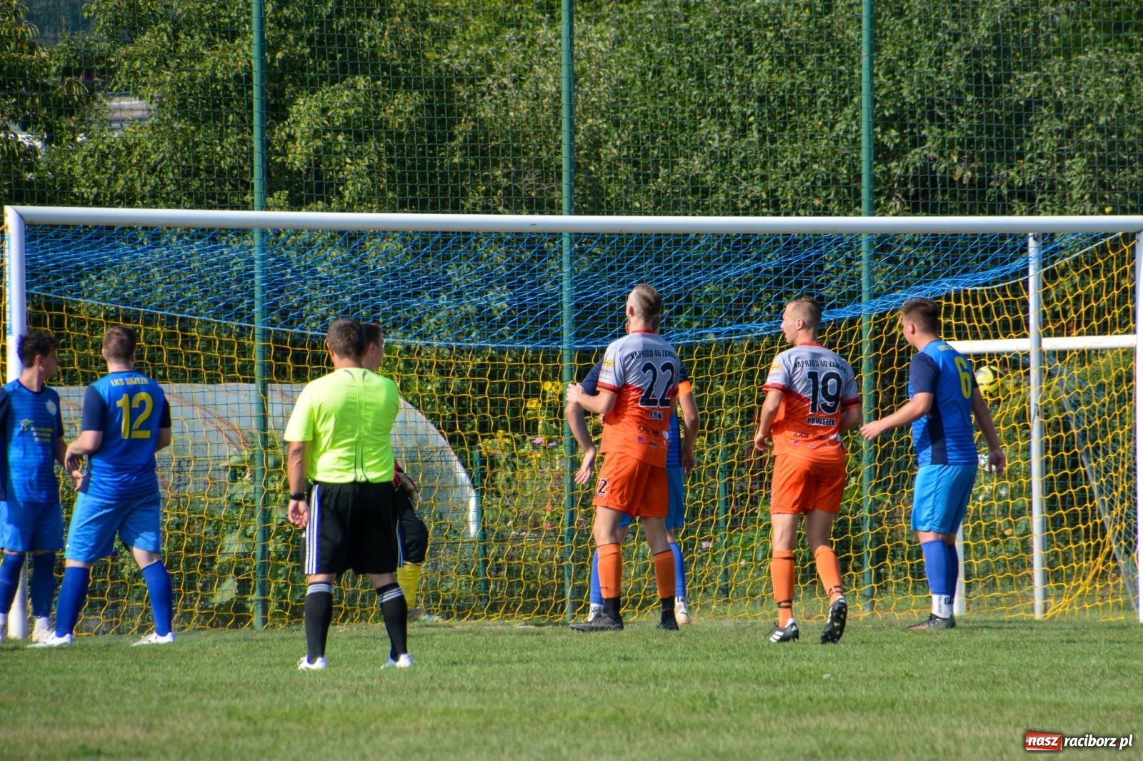 Zdjęcie w galerii na portalu naszraciborz.pl: B-klasowa egzekucja w Brzeziu [FOTO] wiadomości z regionu