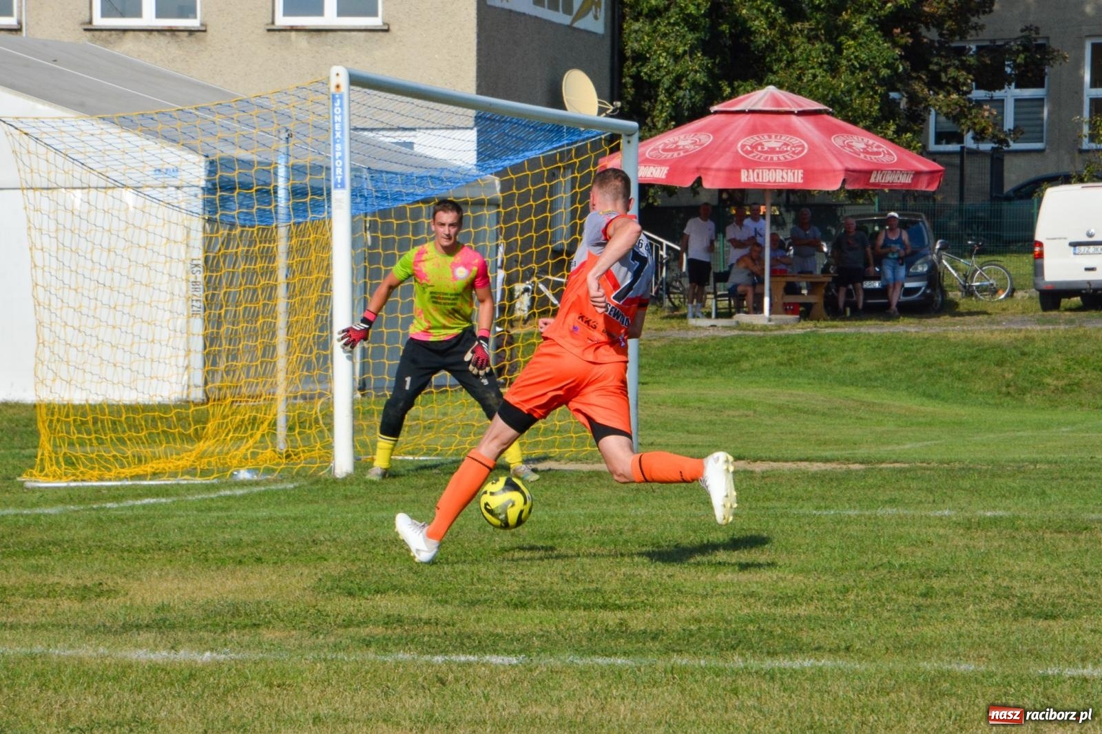 Zdjęcie w galerii na portalu naszraciborz.pl: B-klasowa egzekucja w Brzeziu [FOTO] wiadomości z regionu