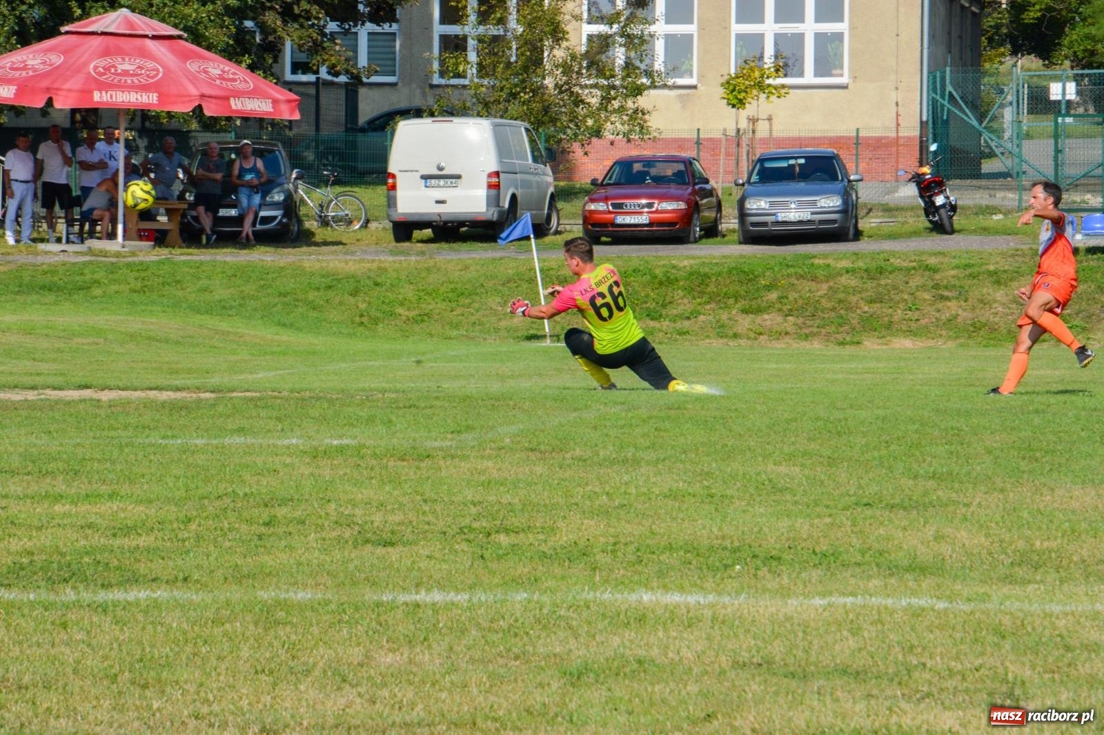 Zdjęcie w galerii na portalu naszraciborz.pl: B-klasowa egzekucja w Brzeziu [FOTO] wiadomości z regionu