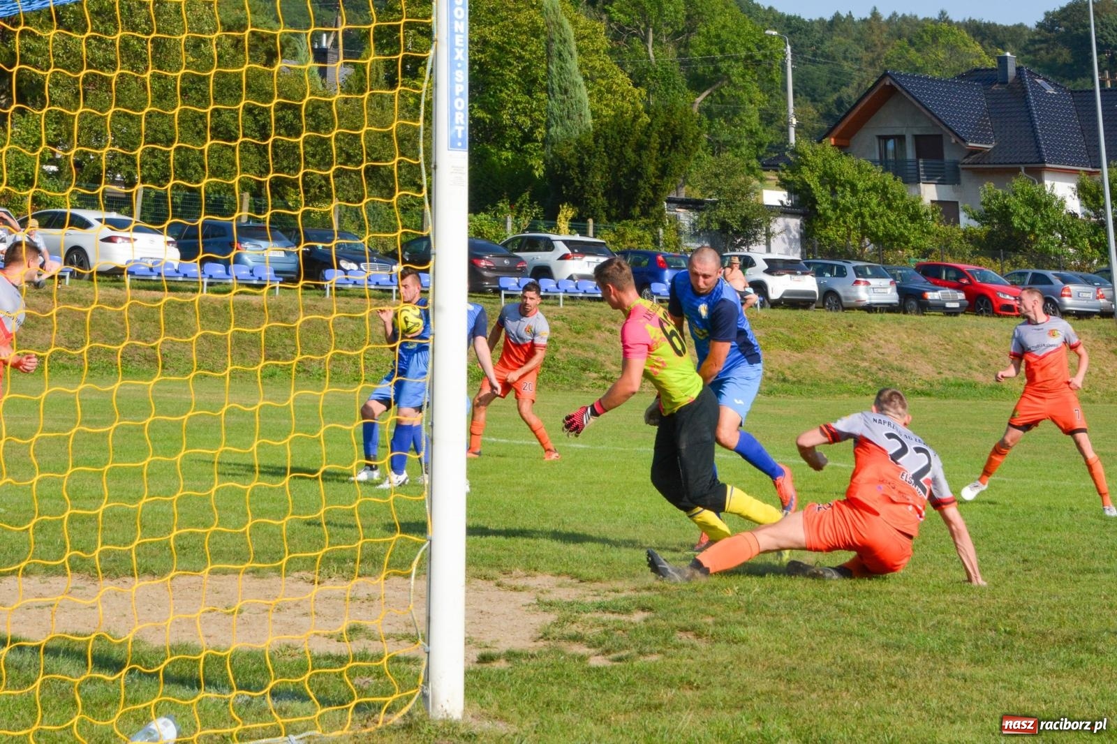 Zdjęcie w galerii na portalu naszraciborz.pl: B-klasowa egzekucja w Brzeziu [FOTO] wiadomości z regionu