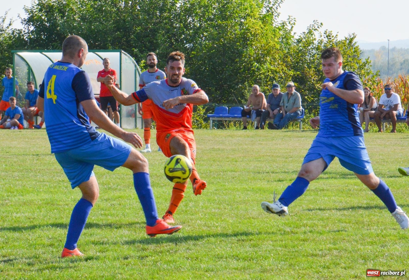 Zdjęcie w galerii na portalu naszraciborz.pl: B-klasowa egzekucja w Brzeziu [FOTO] wiadomości z regionu