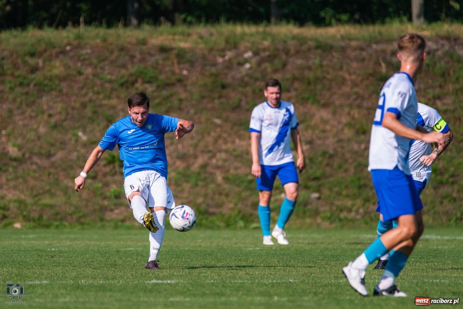 Zdjęcie w galerii na portalu naszraciborz.pl: Patryk Rybczyński bohaterem Unii Racibórz. Pierwsze punkty raciborzan [FOTO] wiadomości z regionu
