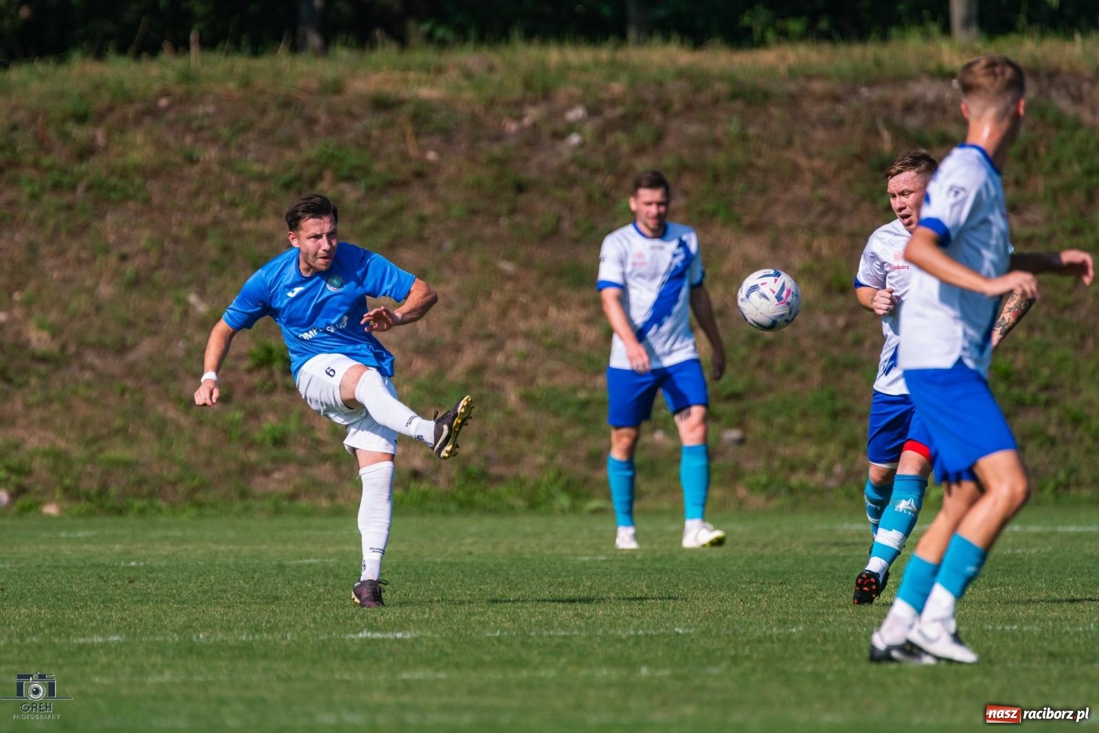 Zdjęcie w galerii na portalu naszraciborz.pl: Patryk Rybczyński bohaterem Unii Racibórz. Pierwsze punkty raciborzan [FOTO] wiadomości z regionu