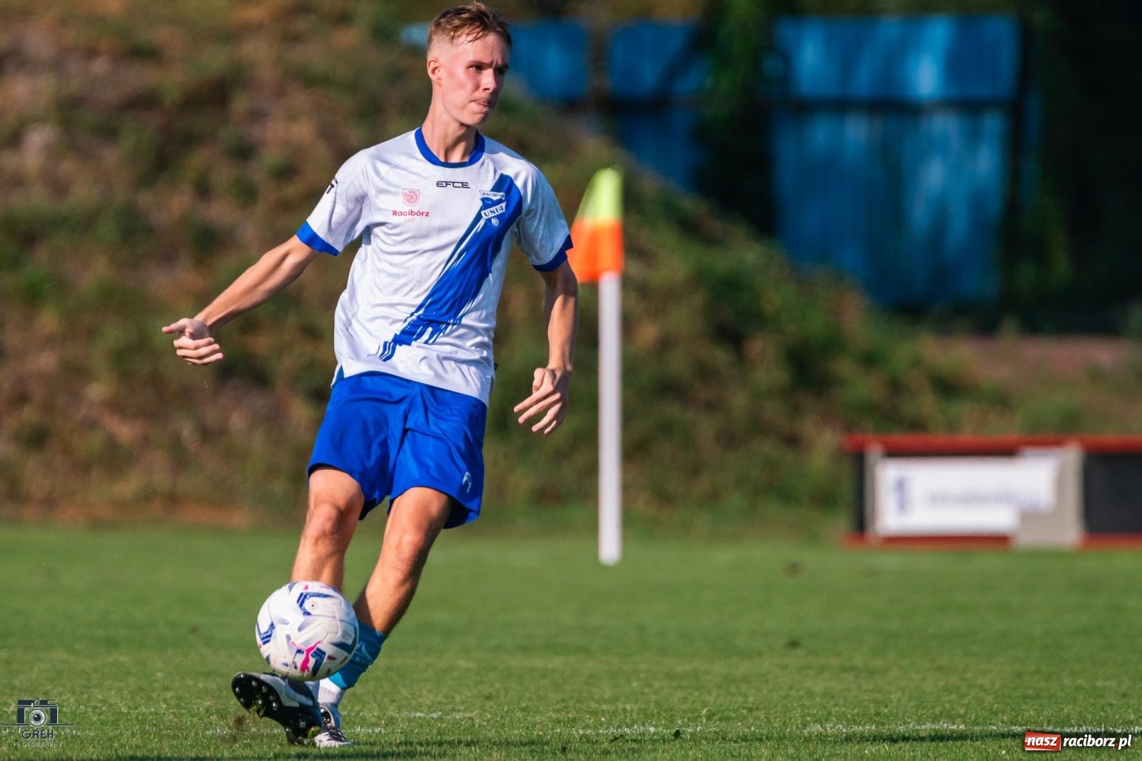 Zdjęcie w galerii na portalu naszraciborz.pl: Patryk Rybczyński bohaterem Unii Racibórz. Pierwsze punkty raciborzan [FOTO] wiadomości z regionu