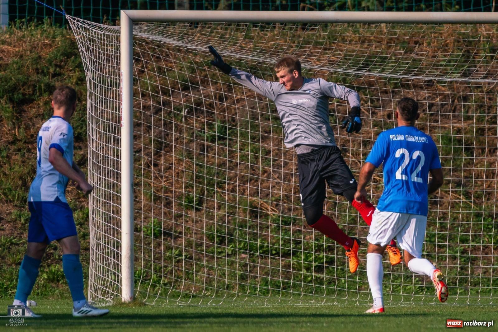 Zdjęcie w galerii na portalu naszraciborz.pl: Patryk Rybczyński bohaterem Unii Racibórz. Pierwsze punkty raciborzan [FOTO] wiadomości z regionu