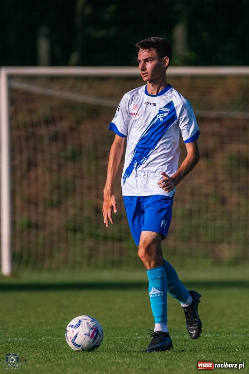 Zdjęcie w galerii na portalu naszraciborz.pl: Patryk Rybczyński bohaterem Unii Racibórz. Pierwsze punkty raciborzan [FOTO] wiadomości z regionu