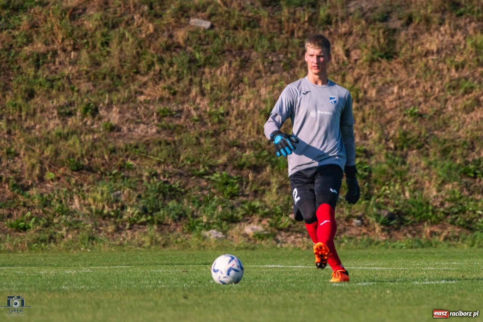 Zdjęcie w galerii na portalu naszraciborz.pl: Patryk Rybczyński bohaterem Unii Racibórz. Pierwsze punkty raciborzan [FOTO] wiadomości z regionu