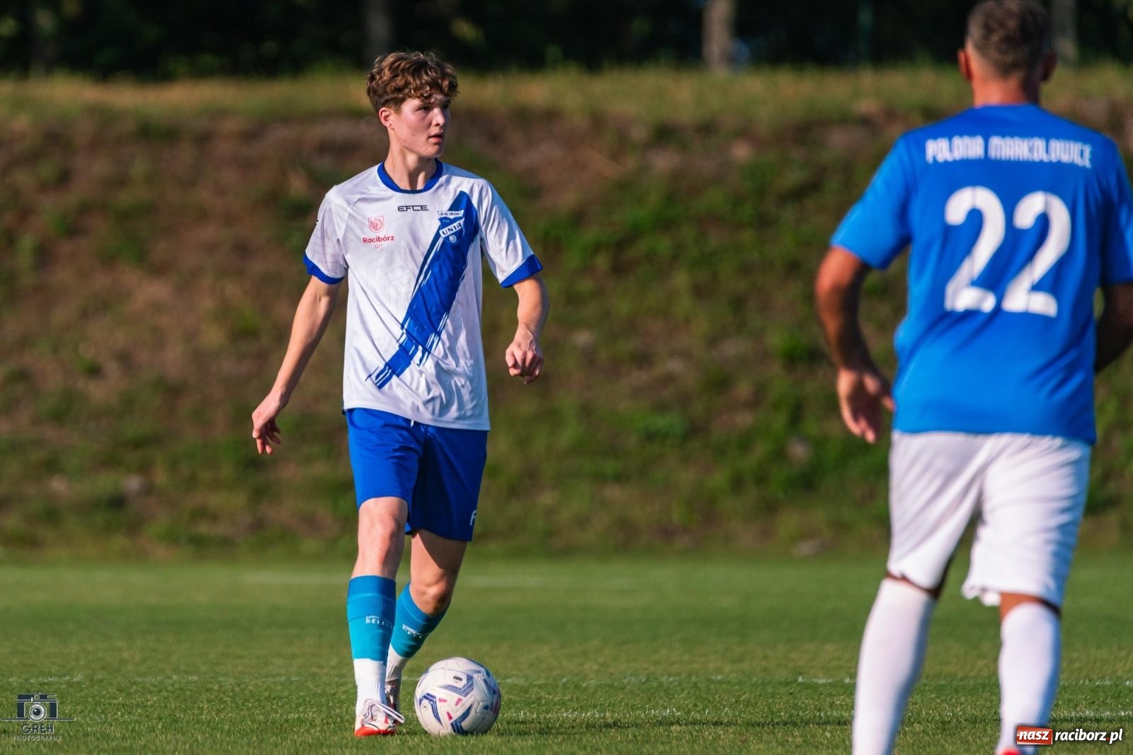 Zdjęcie w galerii na portalu naszraciborz.pl: Patryk Rybczyński bohaterem Unii Racibórz. Pierwsze punkty raciborzan [FOTO] wiadomości z regionu