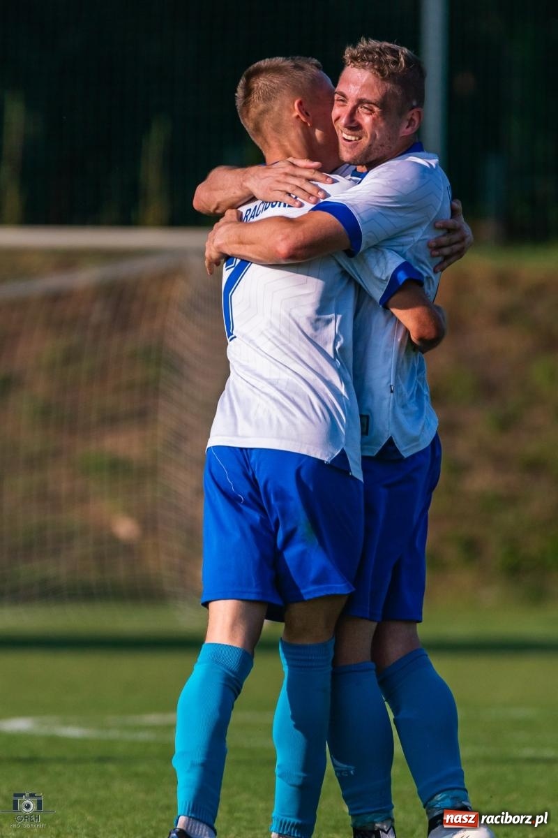 Zdjęcie w galerii na portalu naszraciborz.pl: Patryk Rybczyński bohaterem Unii Racibórz. Pierwsze punkty raciborzan [FOTO] wiadomości z regionu