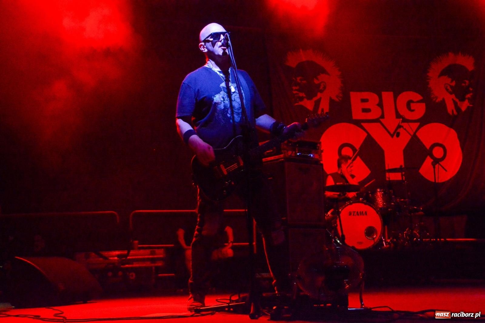 Zdjęcie w galerii na portalu naszraciborz.pl: Big Cyc porwał tłumy na raciborskim zamku: Koncert legendy rocka zakończył 32. strażacki Memoriał [FOTO i WIDEO] wiadomości z regionu