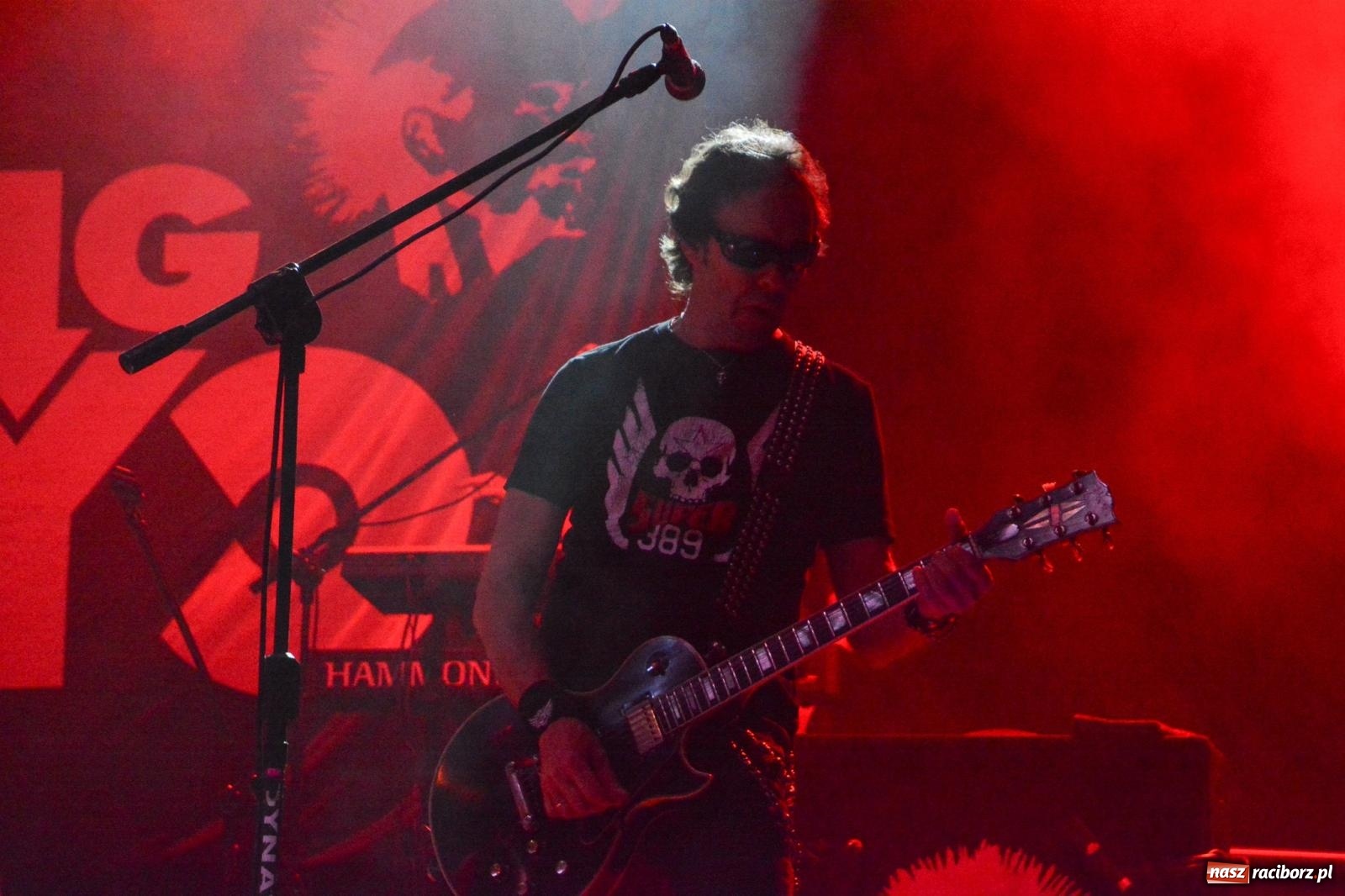 Zdjęcie w galerii na portalu naszraciborz.pl: Big Cyc porwał tłumy na raciborskim zamku: Koncert legendy rocka zakończył 32. strażacki Memoriał [FOTO i WIDEO] wiadomości z regionu