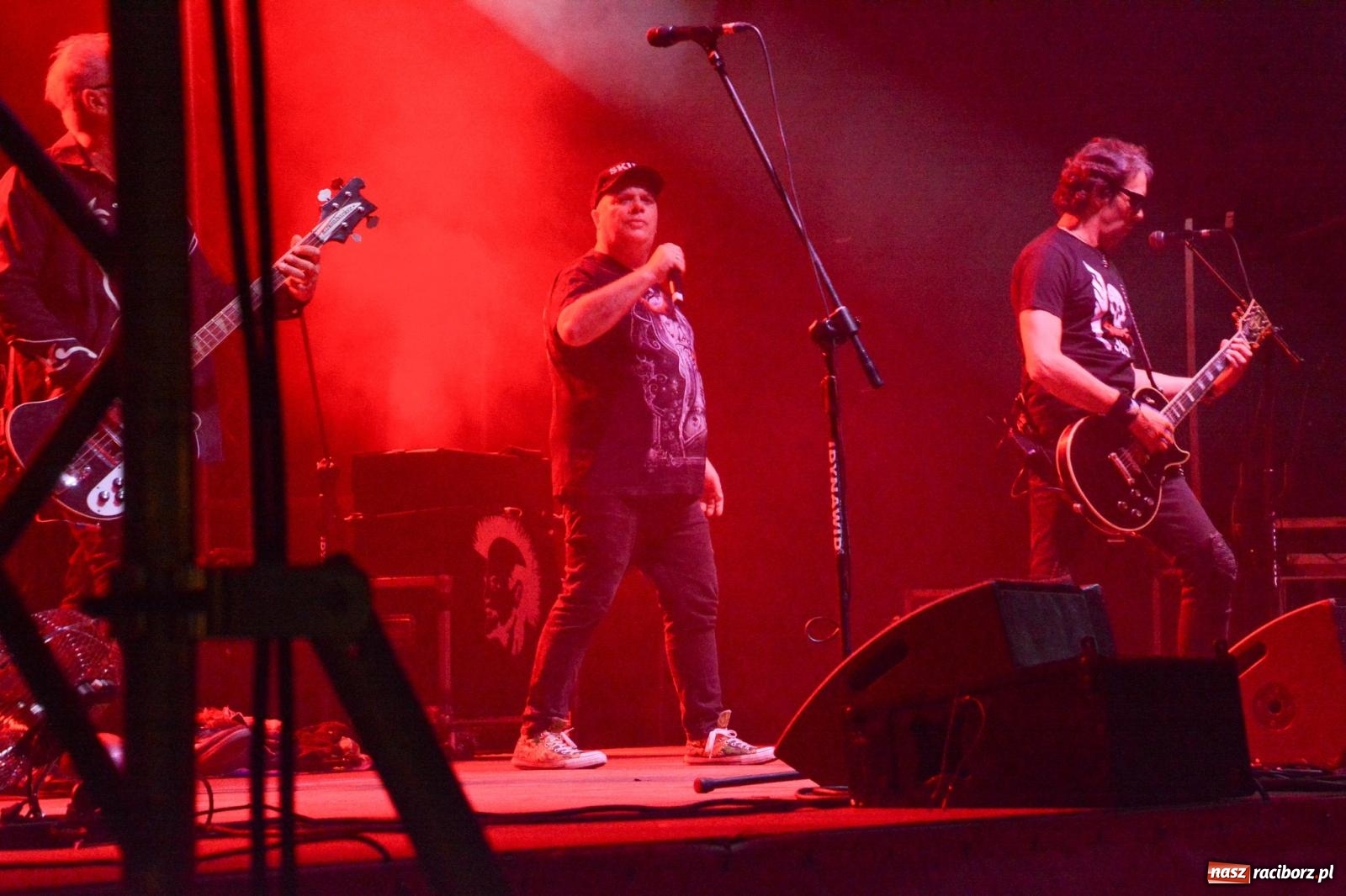 Zdjęcie w galerii na portalu naszraciborz.pl: Big Cyc porwał tłumy na raciborskim zamku: Koncert legendy rocka zakończył 32. strażacki Memoriał [FOTO i WIDEO] wiadomości z regionu