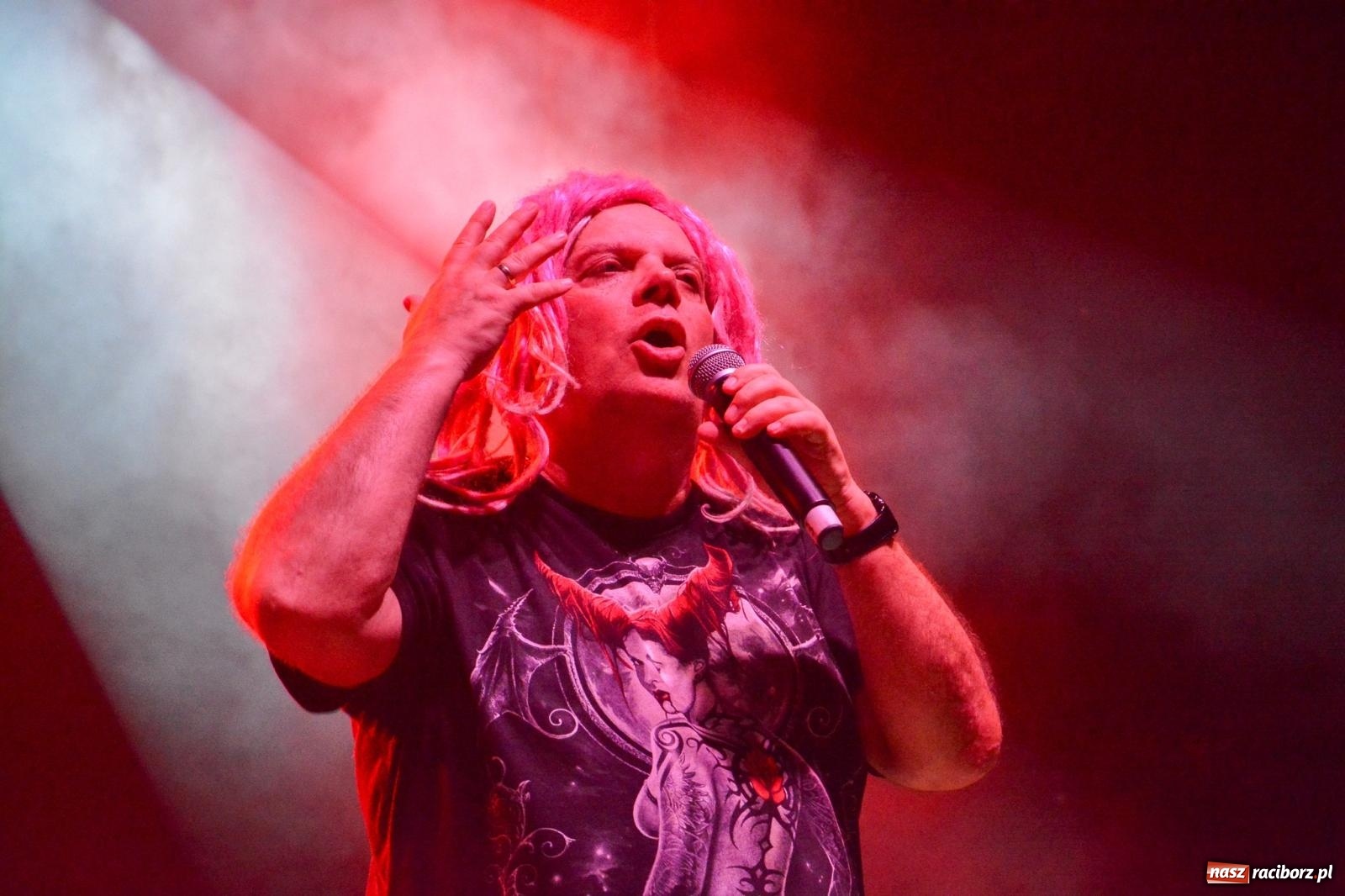 Zdjęcie w galerii na portalu naszraciborz.pl: Big Cyc porwał tłumy na raciborskim zamku: Koncert legendy rocka zakończył 32. strażacki Memoriał [FOTO i WIDEO] wiadomości z regionu