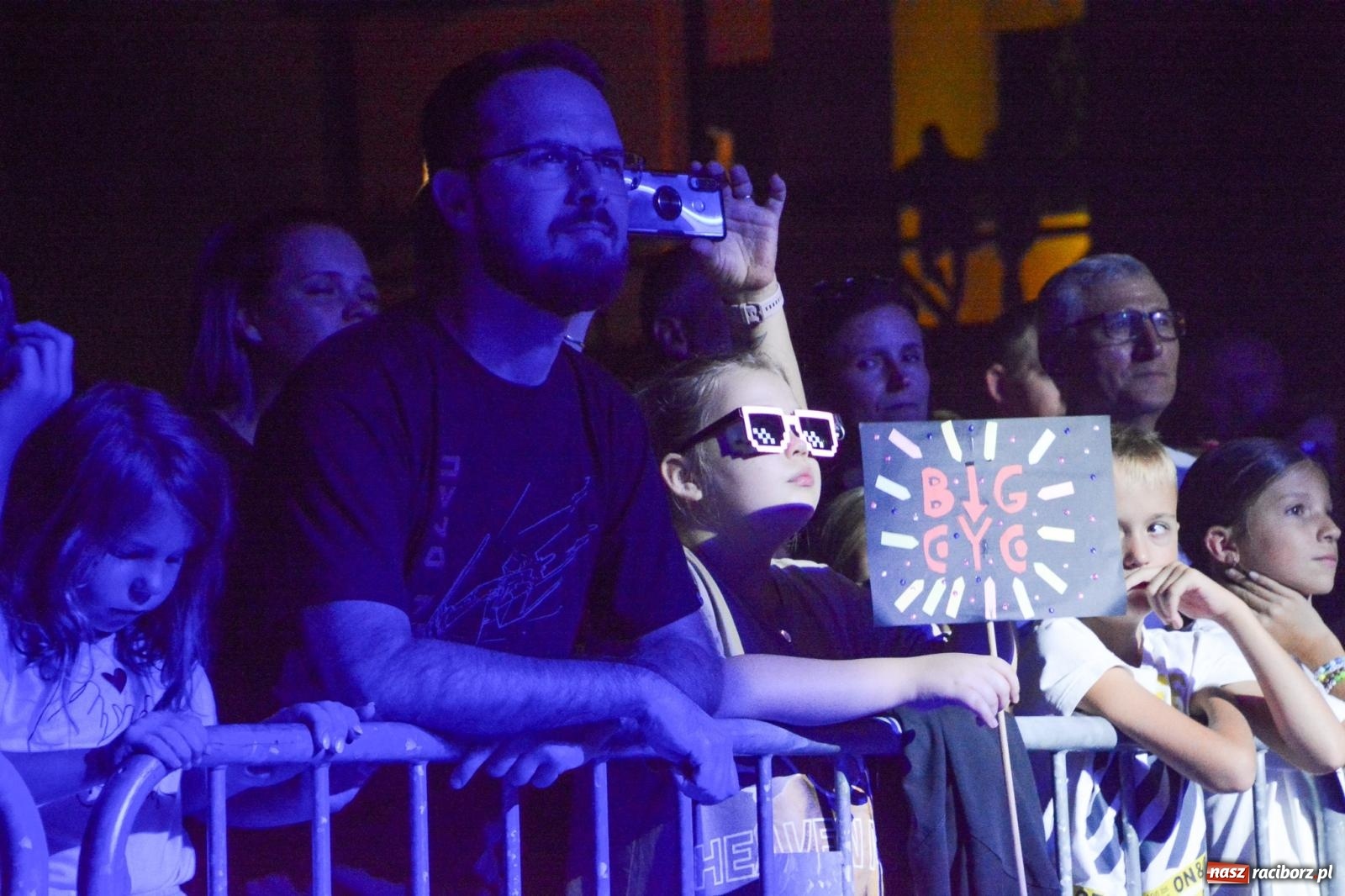 Zdjęcie w galerii na portalu naszraciborz.pl: Big Cyc porwał tłumy na raciborskim zamku: Koncert legendy rocka zakończył 32. strażacki Memoriał [FOTO i WIDEO] wiadomości z regionu