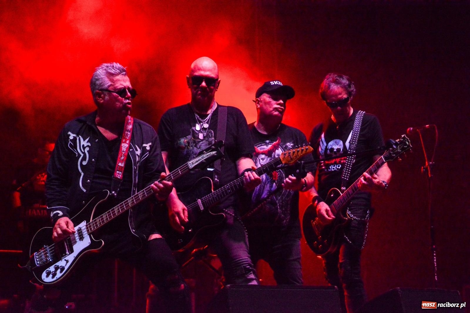 Zdjęcie w galerii na portalu naszraciborz.pl: Big Cyc porwał tłumy na raciborskim zamku: Koncert legendy rocka zakończył 32. strażacki Memoriał [FOTO i WIDEO] wiadomości z regionu