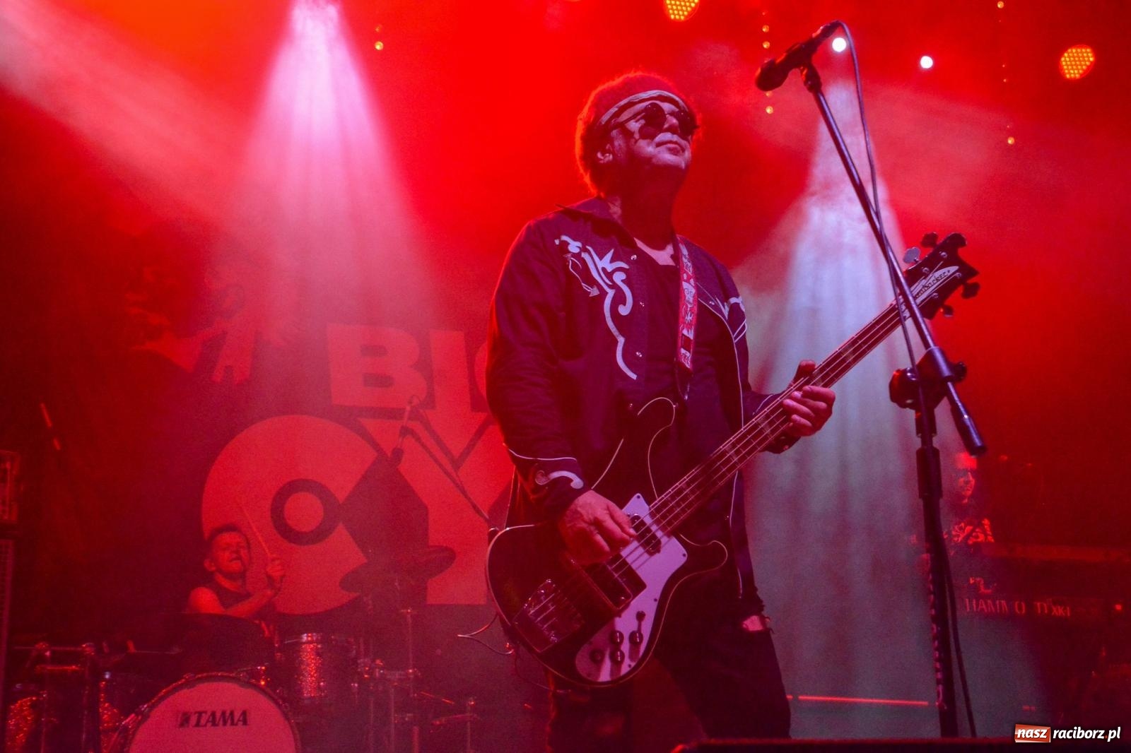Zdjęcie w galerii na portalu naszraciborz.pl: Big Cyc porwał tłumy na raciborskim zamku: Koncert legendy rocka zakończył 32. strażacki Memoriał [FOTO i WIDEO] wiadomości z regionu