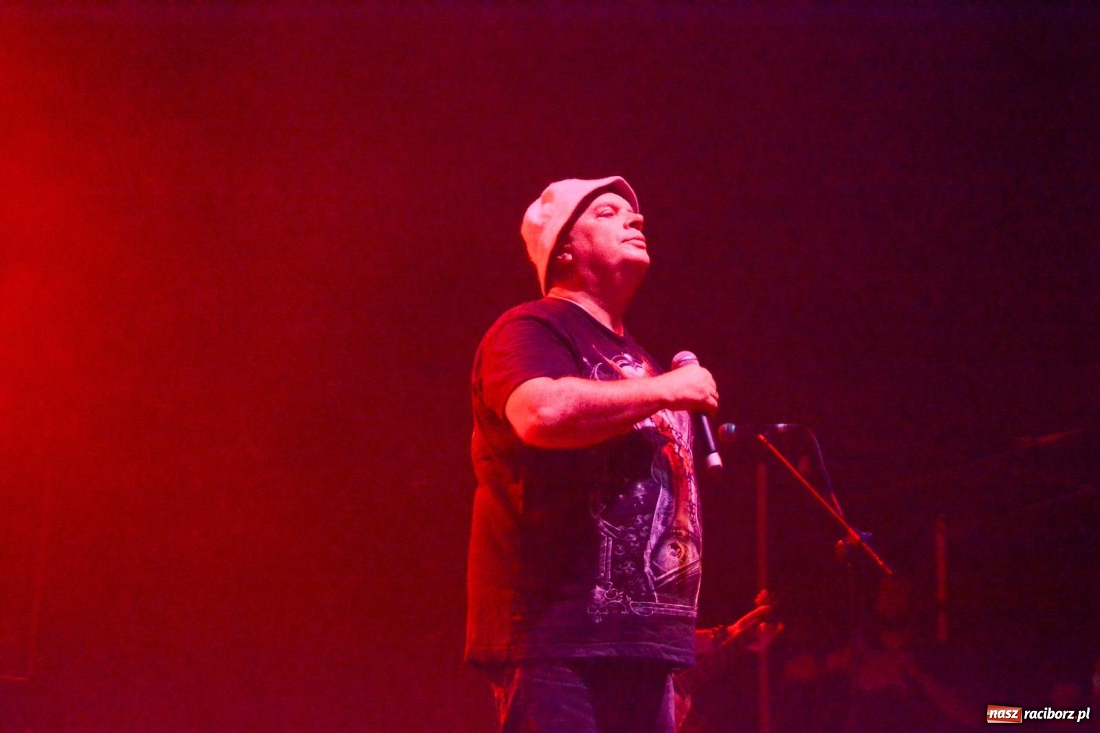 Zdjęcie w galerii na portalu naszraciborz.pl: Big Cyc porwał tłumy na raciborskim zamku: Koncert legendy rocka zakończył 32. strażacki Memoriał [FOTO i WIDEO] wiadomości z regionu