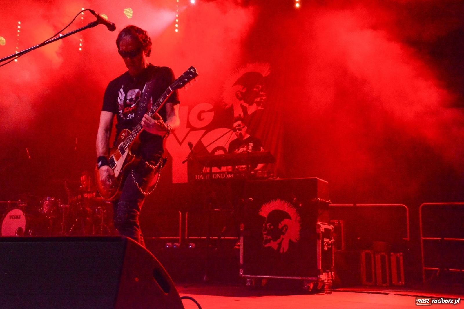 Zdjęcie w galerii na portalu naszraciborz.pl: Big Cyc porwał tłumy na raciborskim zamku: Koncert legendy rocka zakończył 32. strażacki Memoriał [FOTO i WIDEO] wiadomości z regionu