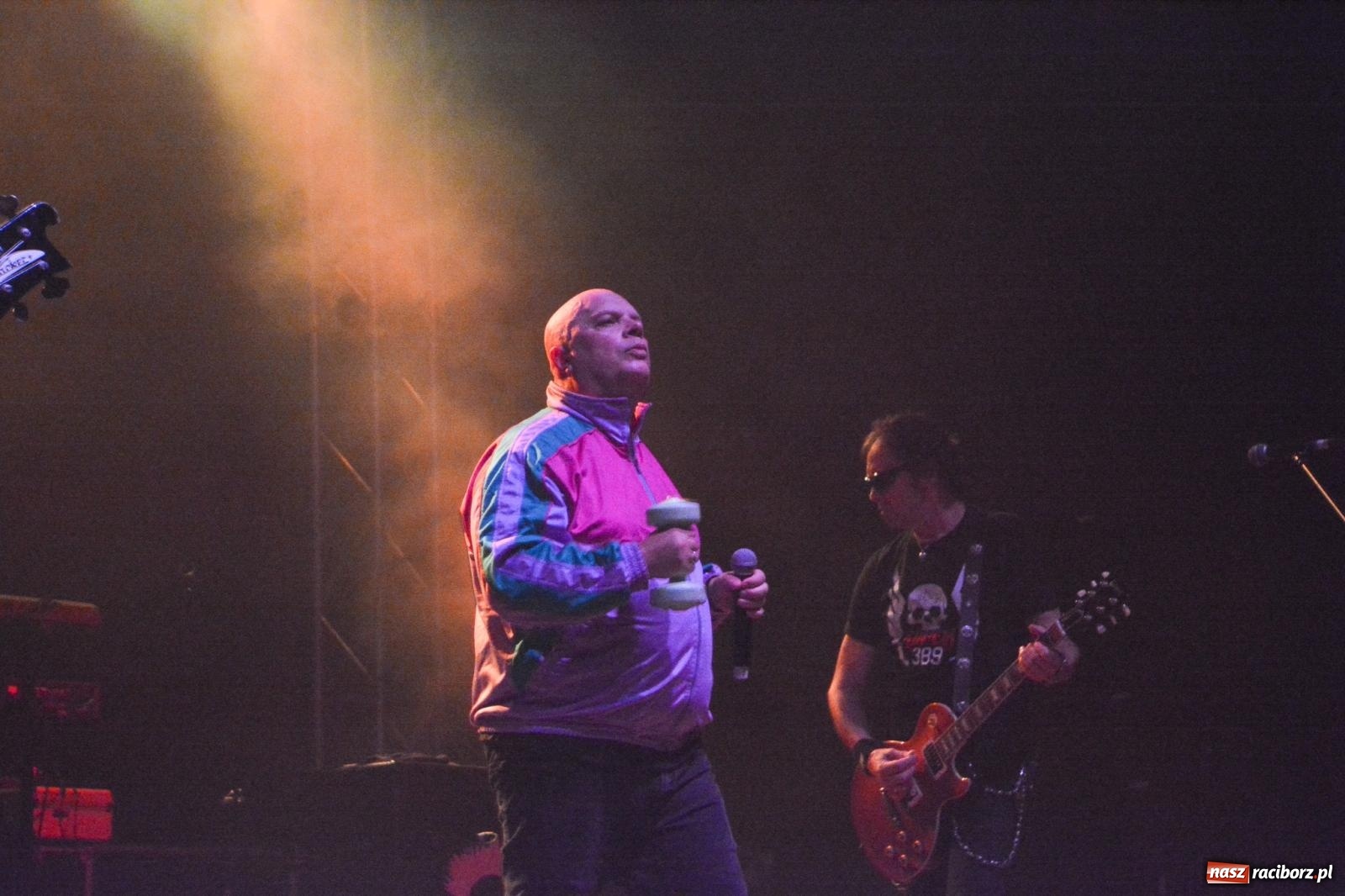 Zdjęcie w galerii na portalu naszraciborz.pl: Big Cyc porwał tłumy na raciborskim zamku: Koncert legendy rocka zakończył 32. strażacki Memoriał [FOTO i WIDEO] wiadomości z regionu