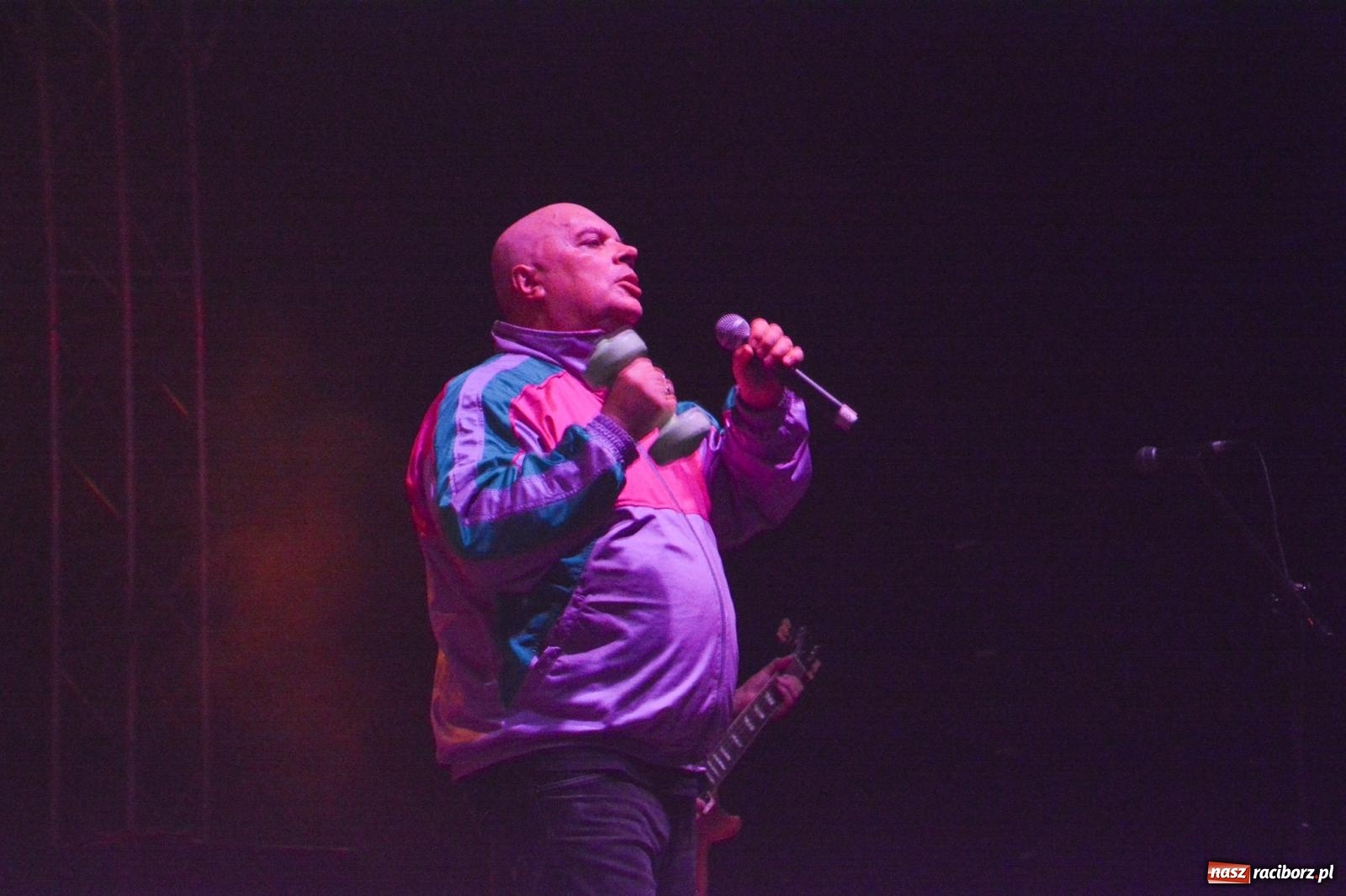 Zdjęcie w galerii na portalu naszraciborz.pl: Big Cyc porwał tłumy na raciborskim zamku: Koncert legendy rocka zakończył 32. strażacki Memoriał [FOTO i WIDEO] wiadomości z regionu