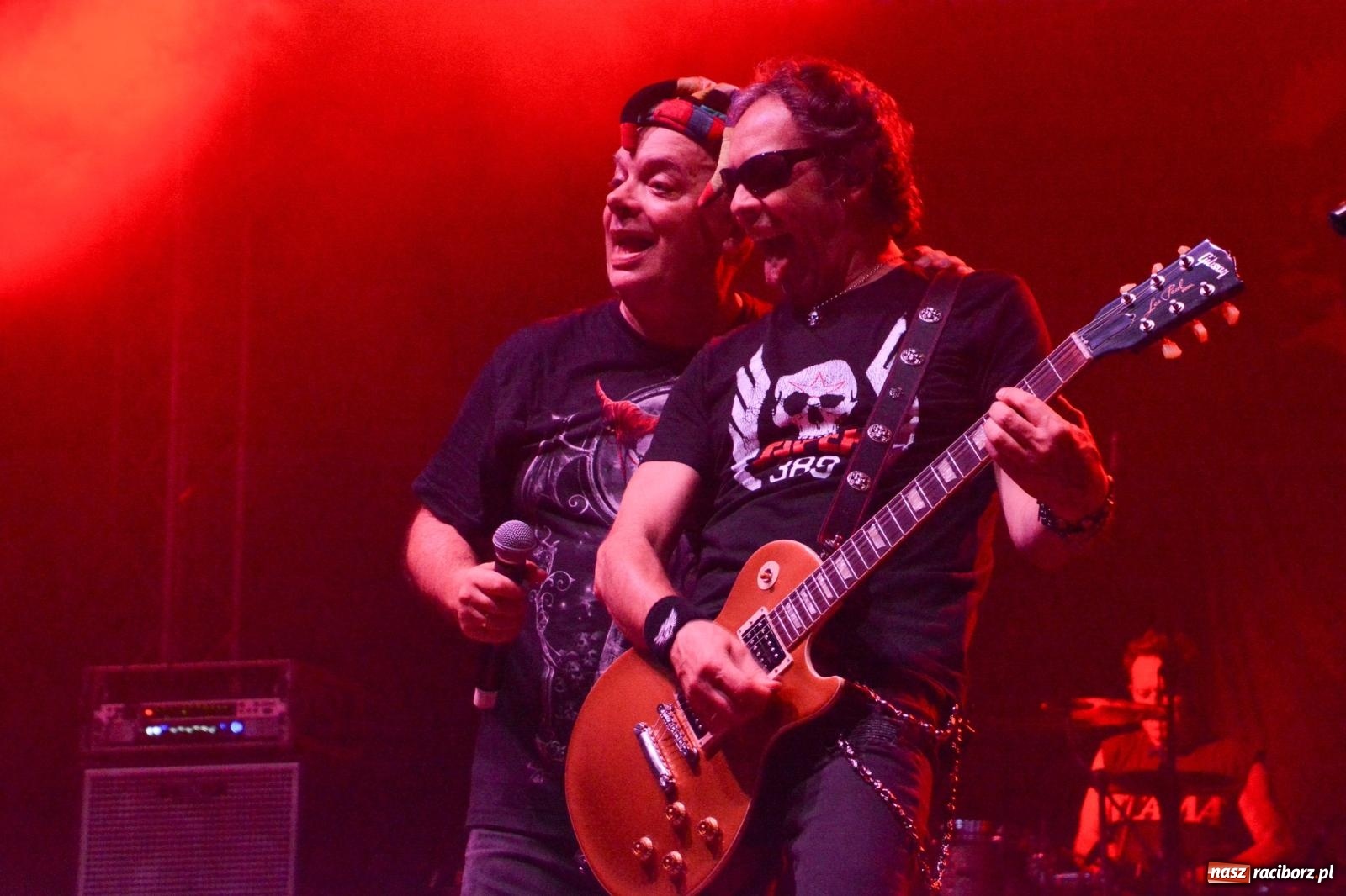 Zdjęcie w galerii na portalu naszraciborz.pl: Big Cyc porwał tłumy na raciborskim zamku: Koncert legendy rocka zakończył 32. strażacki Memoriał [FOTO i WIDEO] wiadomości z regionu