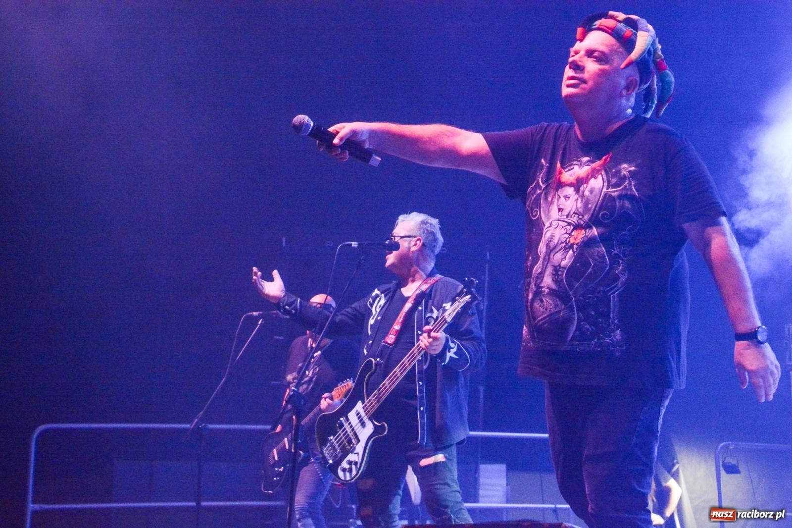 Zdjęcie w galerii na portalu naszraciborz.pl: Big Cyc porwał tłumy na raciborskim zamku: Koncert legendy rocka zakończył 32. strażacki Memoriał [FOTO i WIDEO] wiadomości z regionu