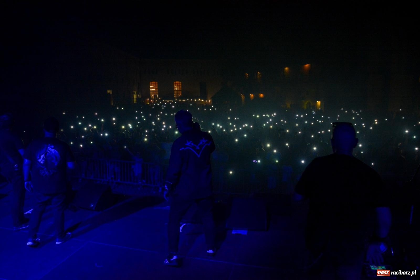 Zdjęcie w galerii na portalu naszraciborz.pl: Big Cyc porwał tłumy na raciborskim zamku: Koncert legendy rocka zakończył 32. strażacki Memoriał [FOTO i WIDEO] wiadomości z regionu