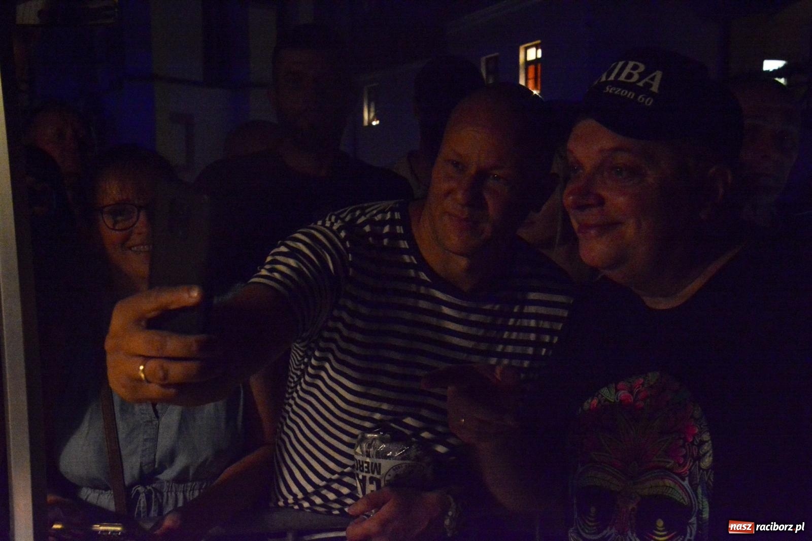 Zdjęcie w galerii na portalu naszraciborz.pl: Big Cyc porwał tłumy na raciborskim zamku: Koncert legendy rocka zakończył 32. strażacki Memoriał [FOTO i WIDEO] wiadomości z regionu