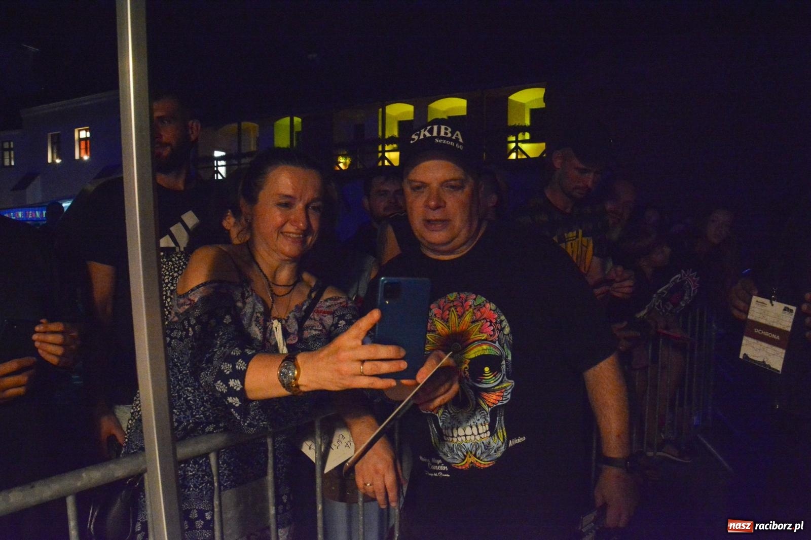 Zdjęcie w galerii na portalu naszraciborz.pl: Big Cyc porwał tłumy na raciborskim zamku: Koncert legendy rocka zakończył 32. strażacki Memoriał [FOTO i WIDEO] wiadomości z regionu