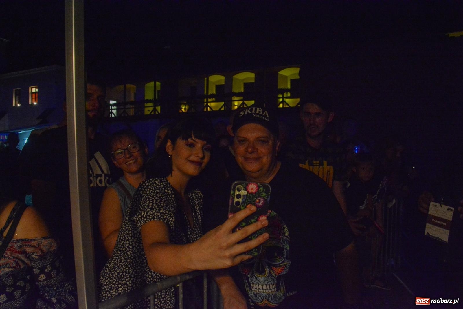 Zdjęcie w galerii na portalu naszraciborz.pl: Big Cyc porwał tłumy na raciborskim zamku: Koncert legendy rocka zakończył 32. strażacki Memoriał [FOTO i WIDEO] wiadomości z regionu