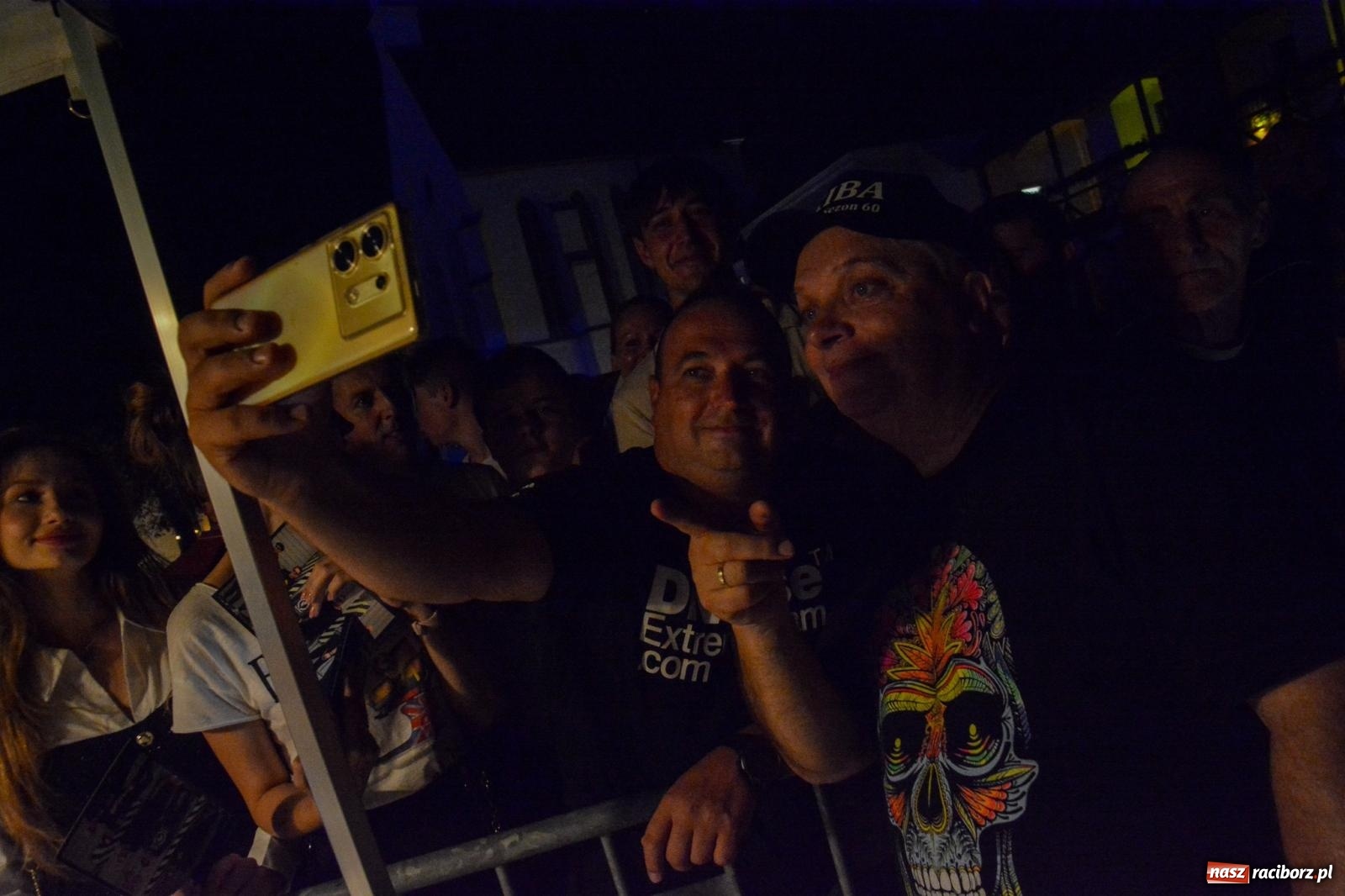 Zdjęcie w galerii na portalu naszraciborz.pl: Big Cyc porwał tłumy na raciborskim zamku: Koncert legendy rocka zakończył 32. strażacki Memoriał [FOTO i WIDEO] wiadomości z regionu