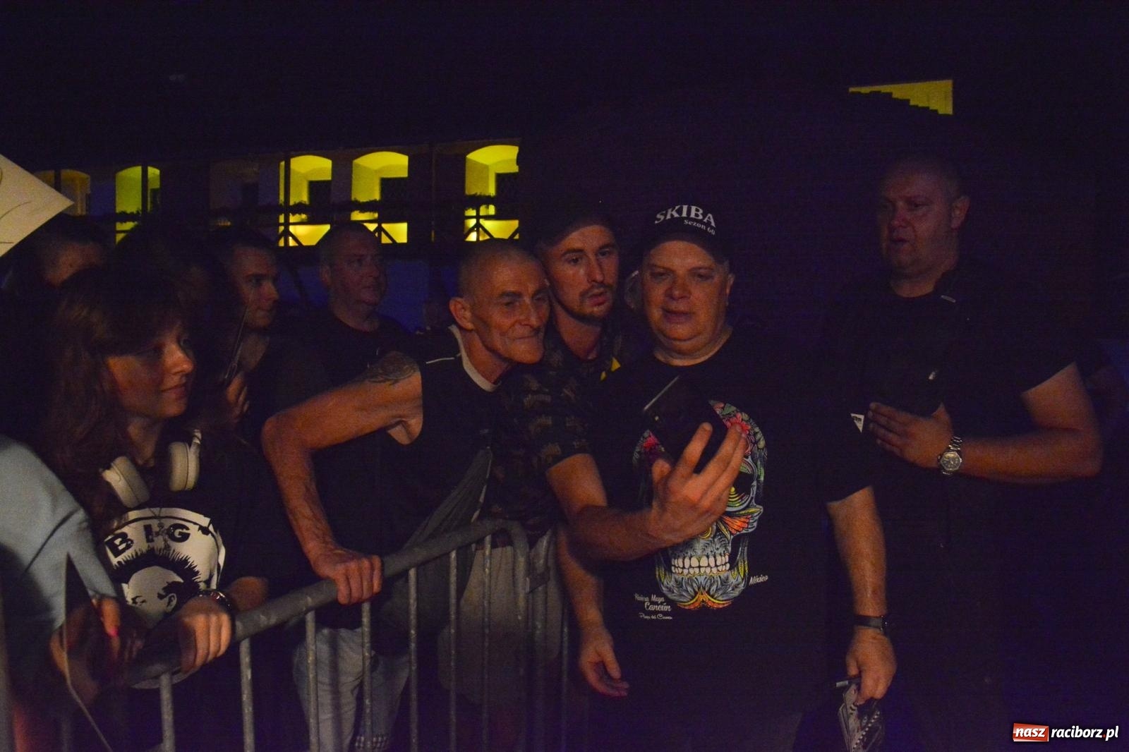 Zdjęcie w galerii na portalu naszraciborz.pl: Big Cyc porwał tłumy na raciborskim zamku: Koncert legendy rocka zakończył 32. strażacki Memoriał [FOTO i WIDEO] wiadomości z regionu