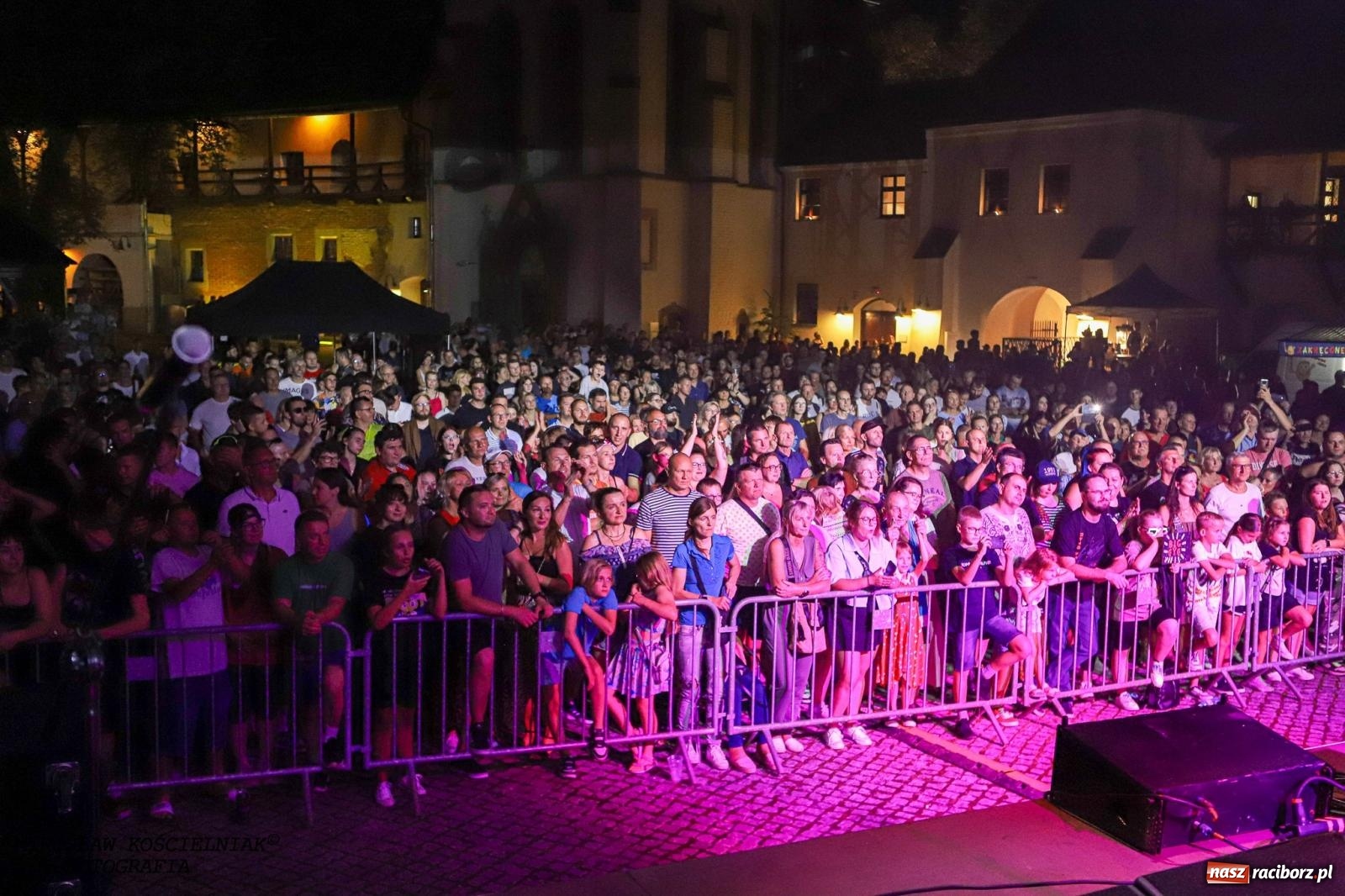 Zdjęcie w galerii na portalu naszraciborz.pl: Big Cyc na raciborskim zamku na bis [FOTO i WIDEO] wiadomości z regionu