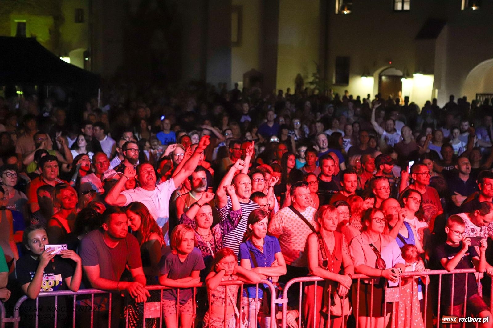 Zdjęcie w galerii na portalu naszraciborz.pl: Big Cyc na raciborskim zamku na bis [FOTO i WIDEO] wiadomości z regionu