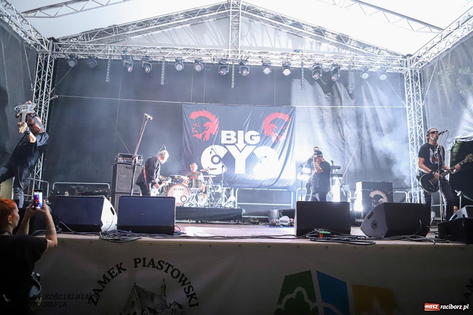 Zdjęcie w galerii na portalu naszraciborz.pl: Big Cyc na raciborskim zamku na bis [FOTO i WIDEO] wiadomości z regionu