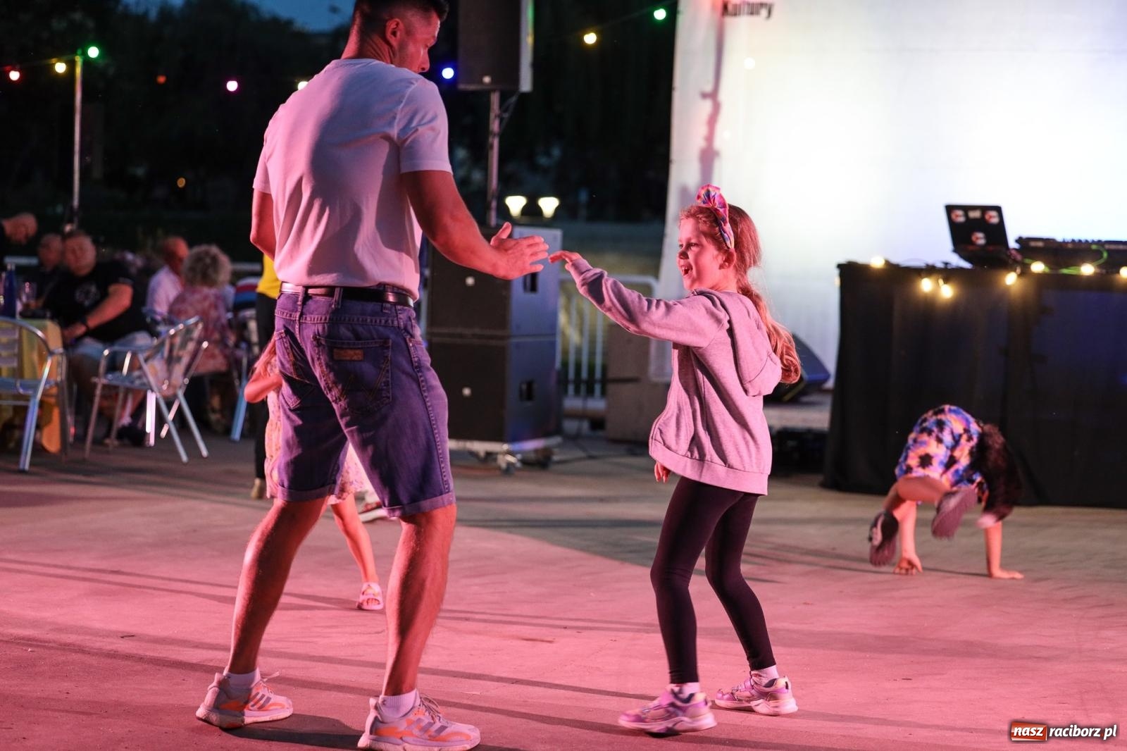 Zdjęcie w galerii na portalu naszraciborz.pl: Osmar Pegudo roztańczył Racibórz na bulwarach [RELACJA NA BIS FOTO i WIDEO] wiadomości z regionu