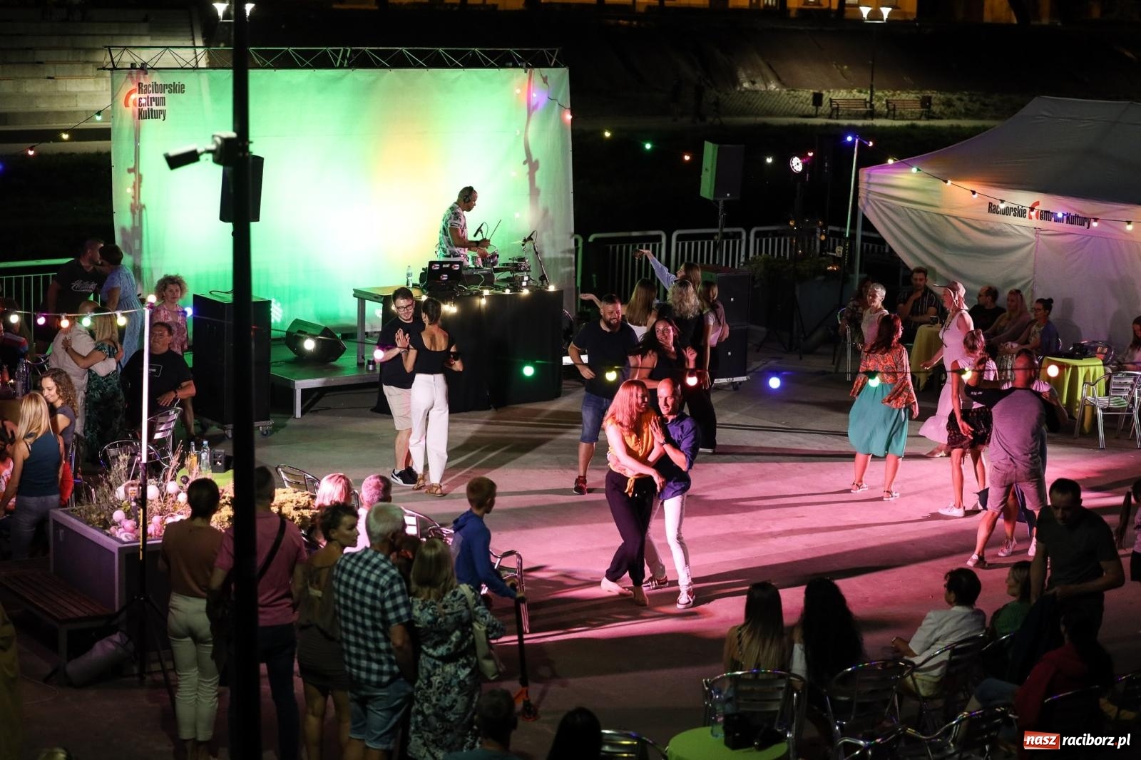 Zdjęcie w galerii na portalu naszraciborz.pl: Osmar Pegudo roztańczył Racibórz na bulwarach [RELACJA NA BIS FOTO i WIDEO] wiadomości z regionu