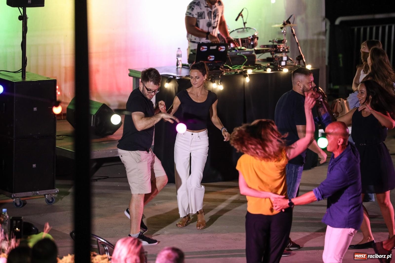 Zdjęcie w galerii na portalu naszraciborz.pl: Osmar Pegudo roztańczył Racibórz na bulwarach [RELACJA NA BIS FOTO i WIDEO] wiadomości z regionu