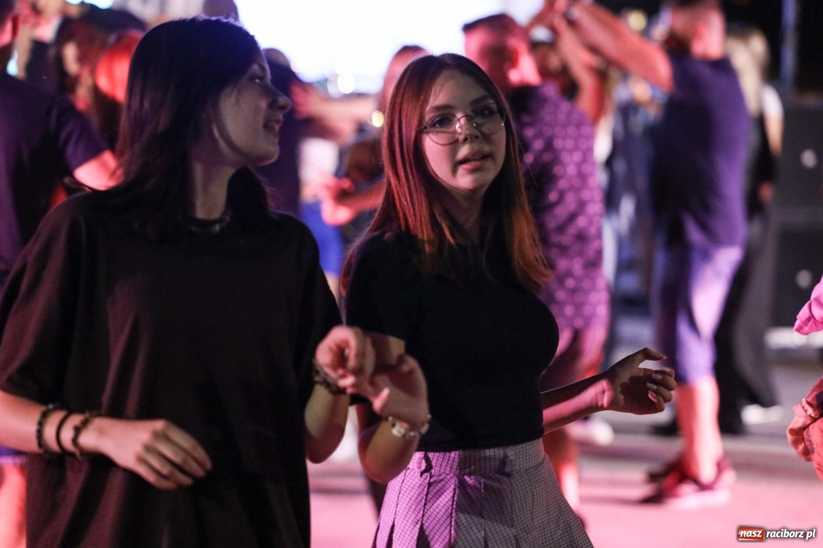 Zdjęcie w galerii na portalu naszraciborz.pl: Osmar Pegudo roztańczył Racibórz na bulwarach [RELACJA NA BIS FOTO i WIDEO] wiadomości z regionu