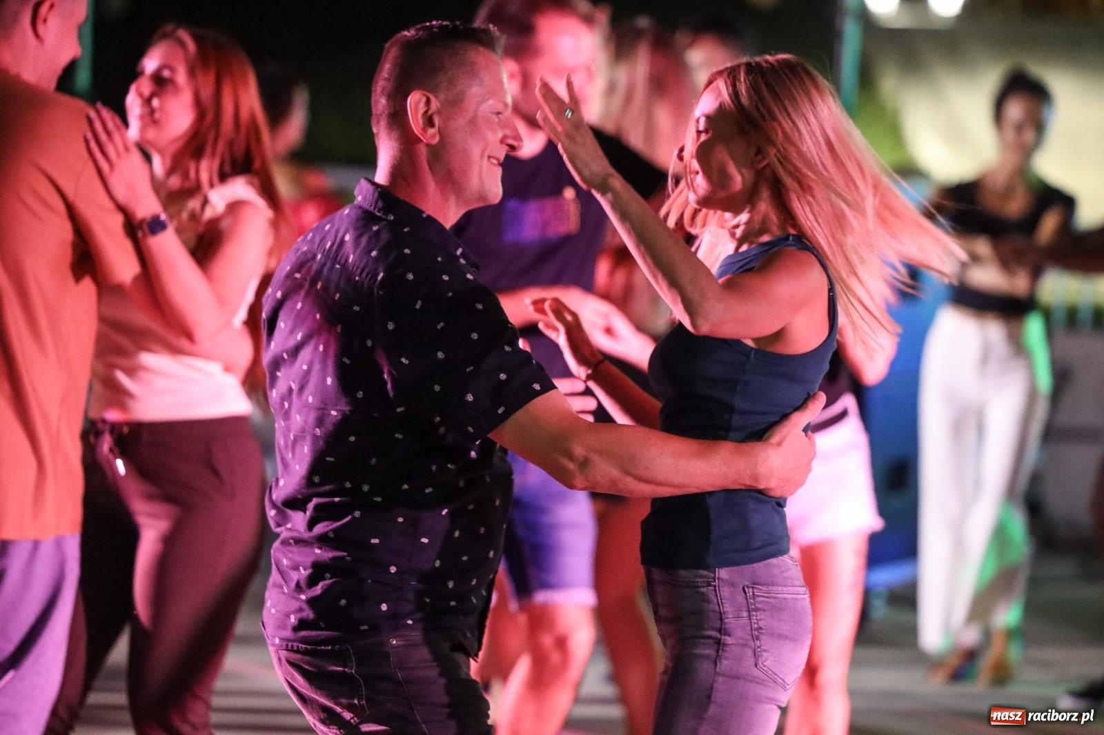 Zdjęcie w galerii na portalu naszraciborz.pl: Osmar Pegudo roztańczył Racibórz na bulwarach [RELACJA NA BIS FOTO i WIDEO] wiadomości z regionu