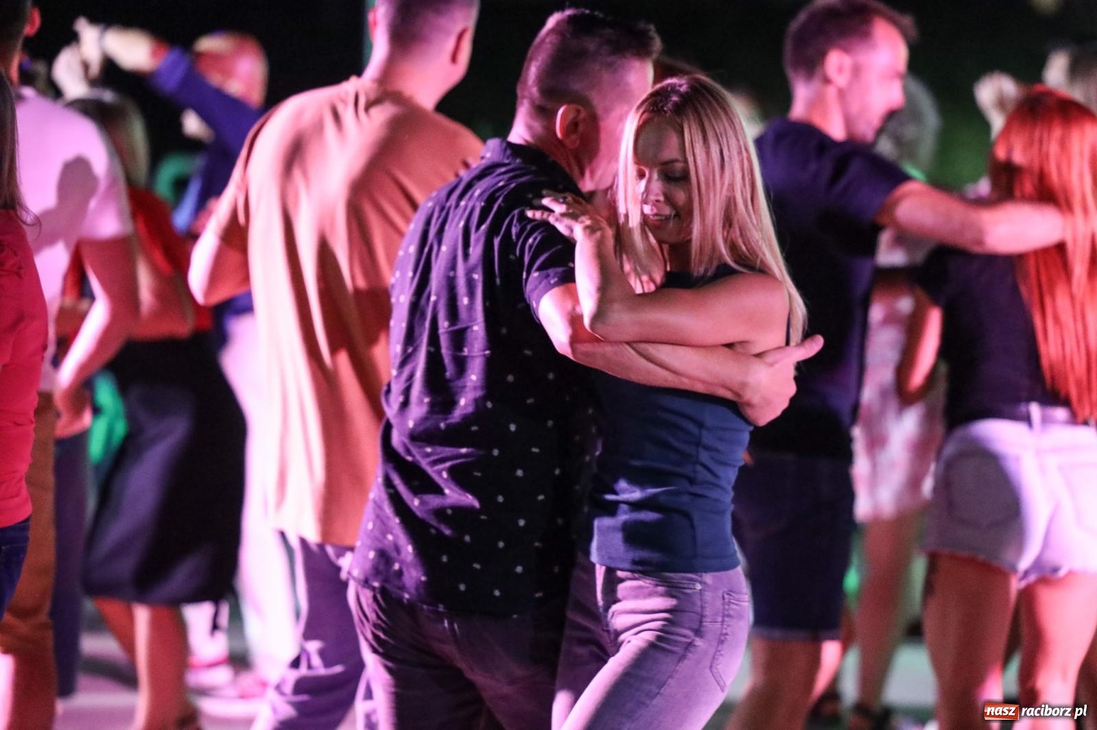 Zdjęcie w galerii na portalu naszraciborz.pl: Osmar Pegudo roztańczył Racibórz na bulwarach [RELACJA NA BIS FOTO i WIDEO] wiadomości z regionu