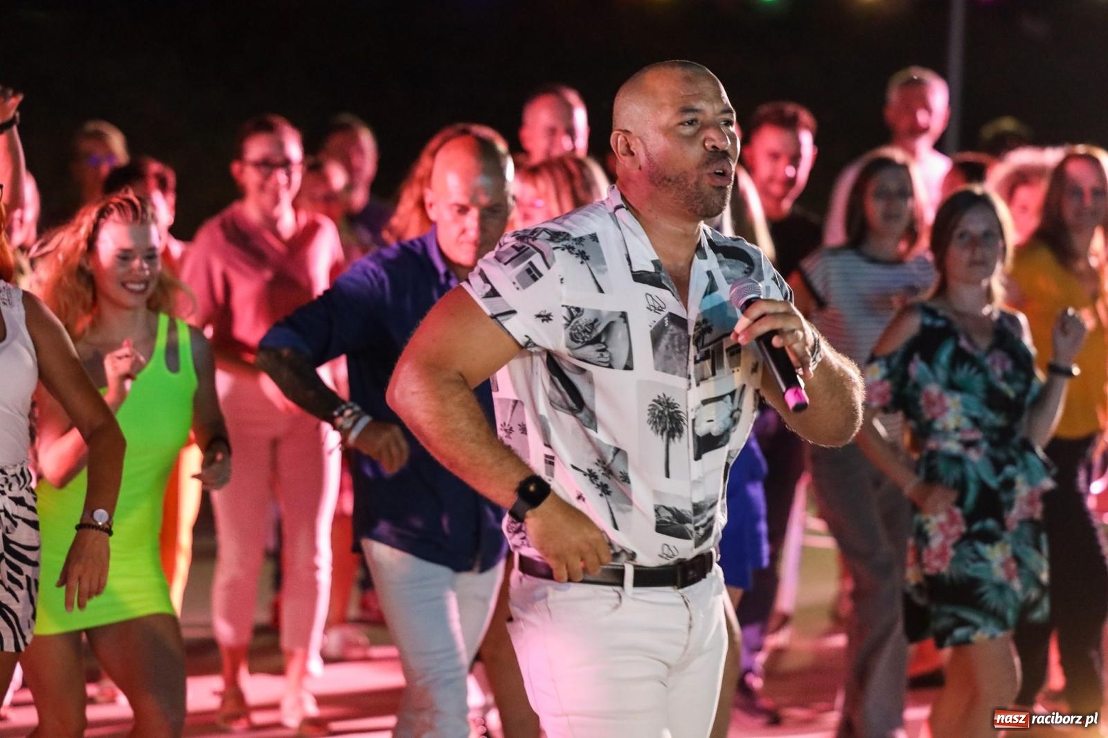 Zdjęcie w galerii na portalu naszraciborz.pl: Osmar Pegudo roztańczył Racibórz na bulwarach [RELACJA NA BIS FOTO i WIDEO] wiadomości z regionu