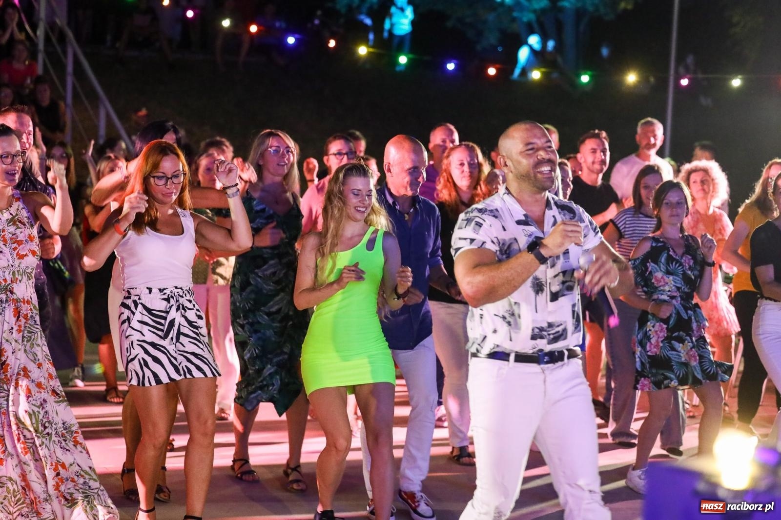 Zdjęcie w galerii na portalu naszraciborz.pl: Osmar Pegudo roztańczył Racibórz na bulwarach [RELACJA NA BIS FOTO i WIDEO] wiadomości z regionu